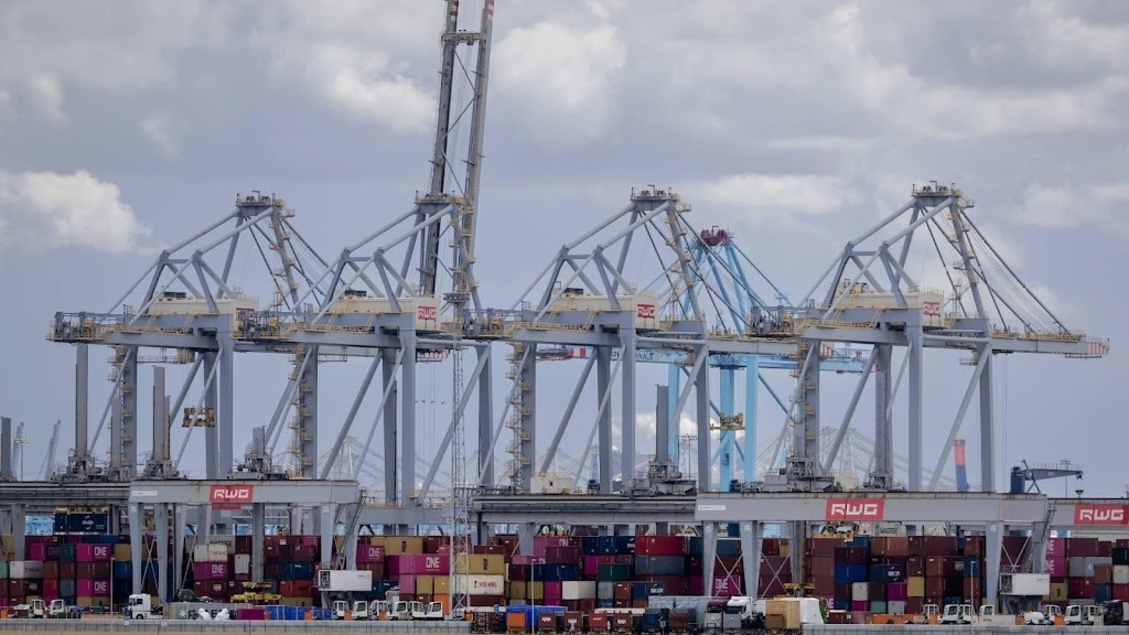 Container falls from crane onto ship in Port of Rotterdam