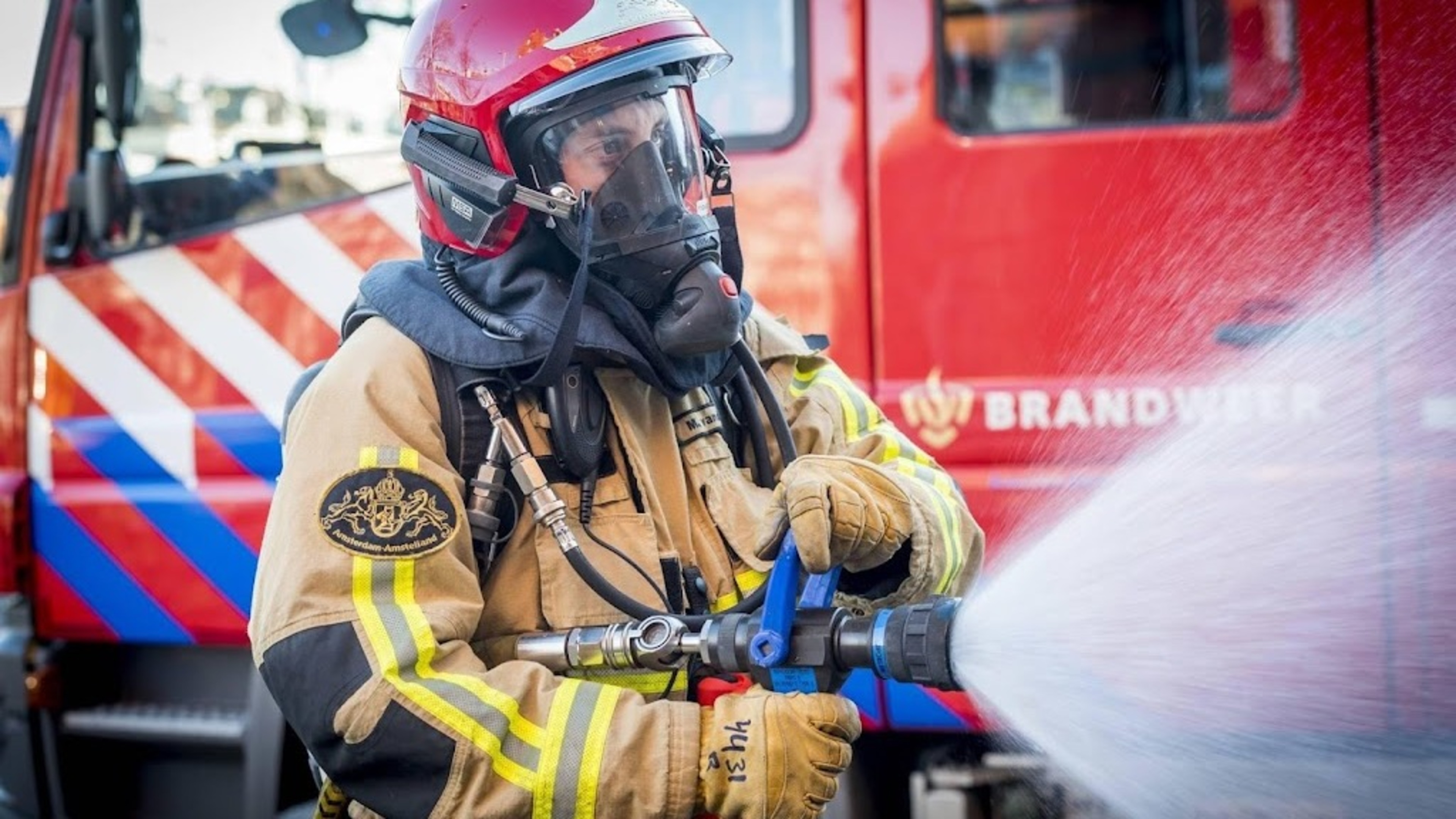 Four people taken to hospital after house fire in Hellevoetsluis