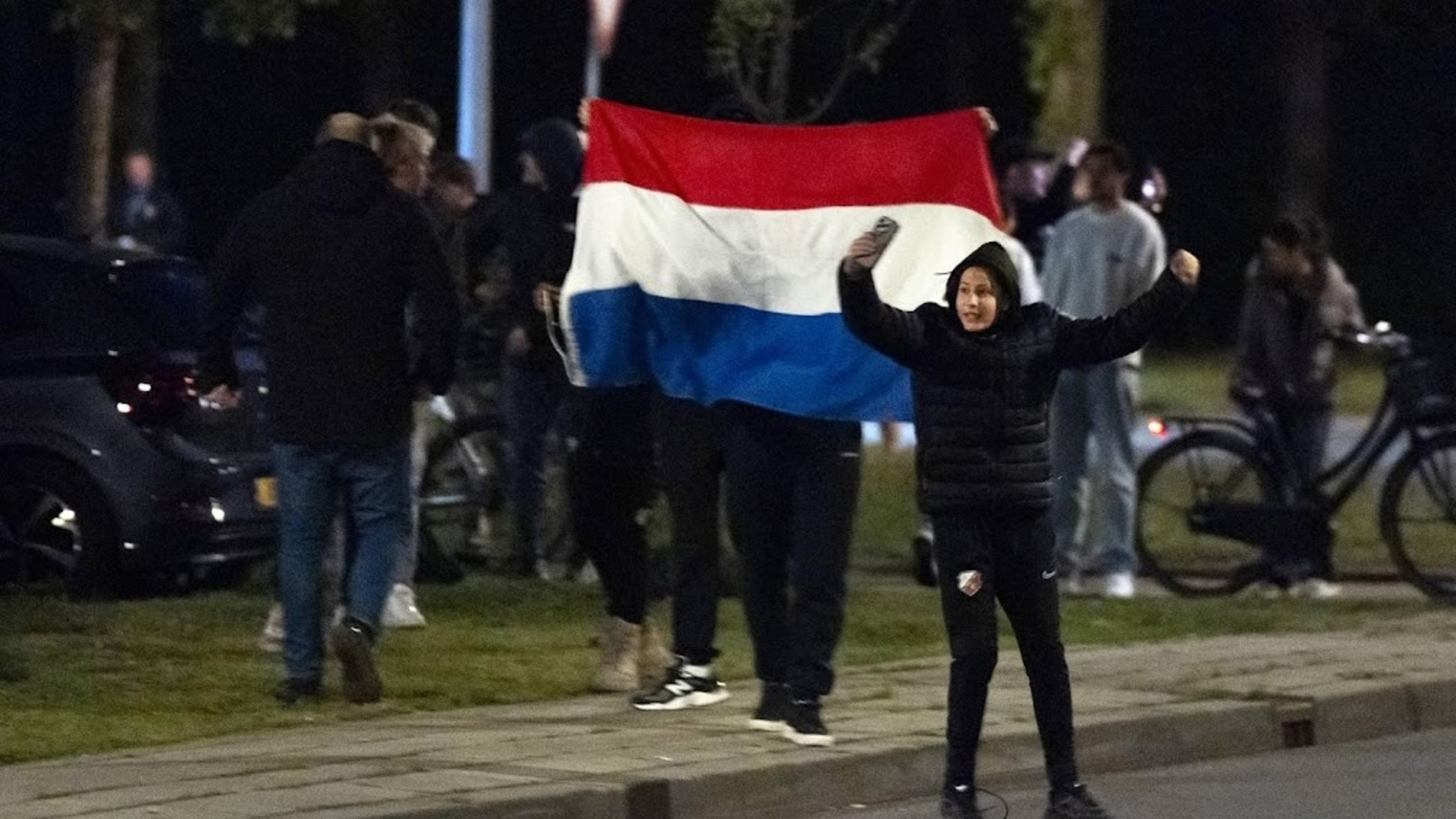 Police intervene again at Loosdrecht asylum center protest