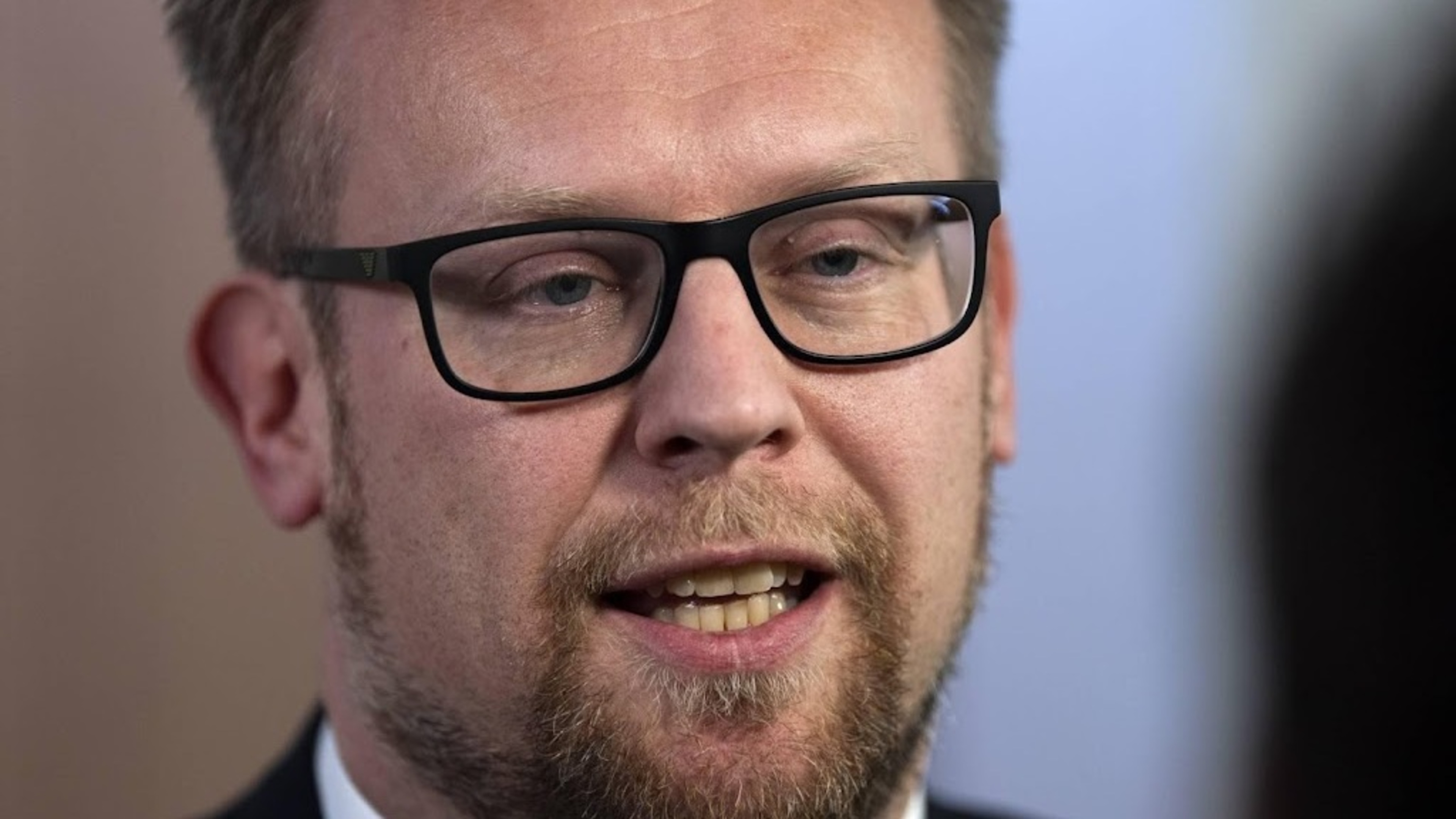 Heerma makes it standard practice to call threatened council members