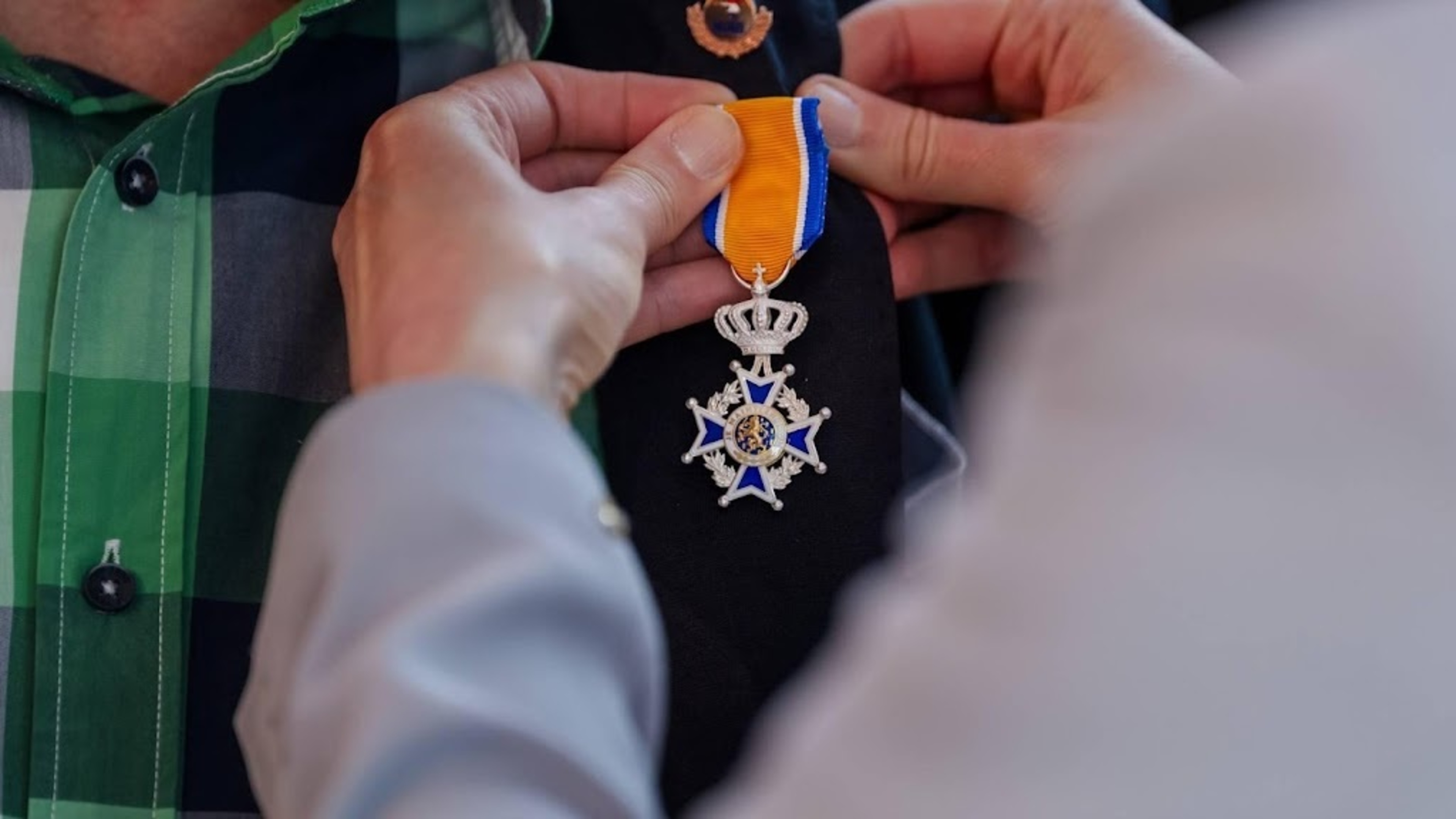 More honors for men, gap narrowing very slowly