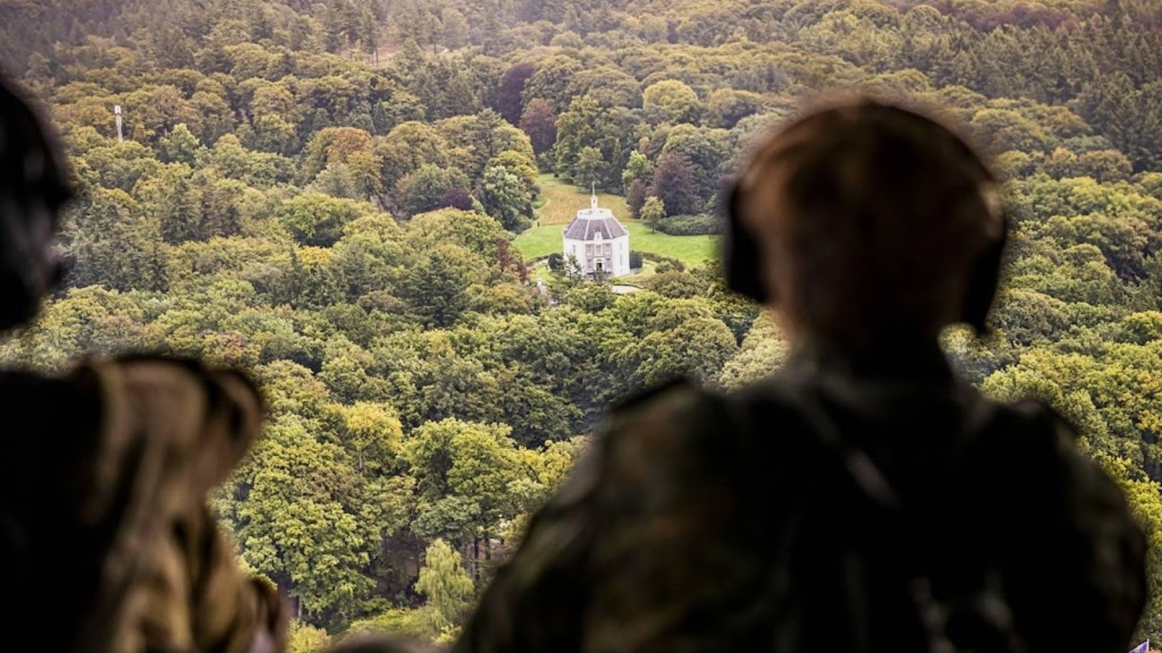 Drones spotted near Princess Beatrix's home and Dutch Central Bank vault