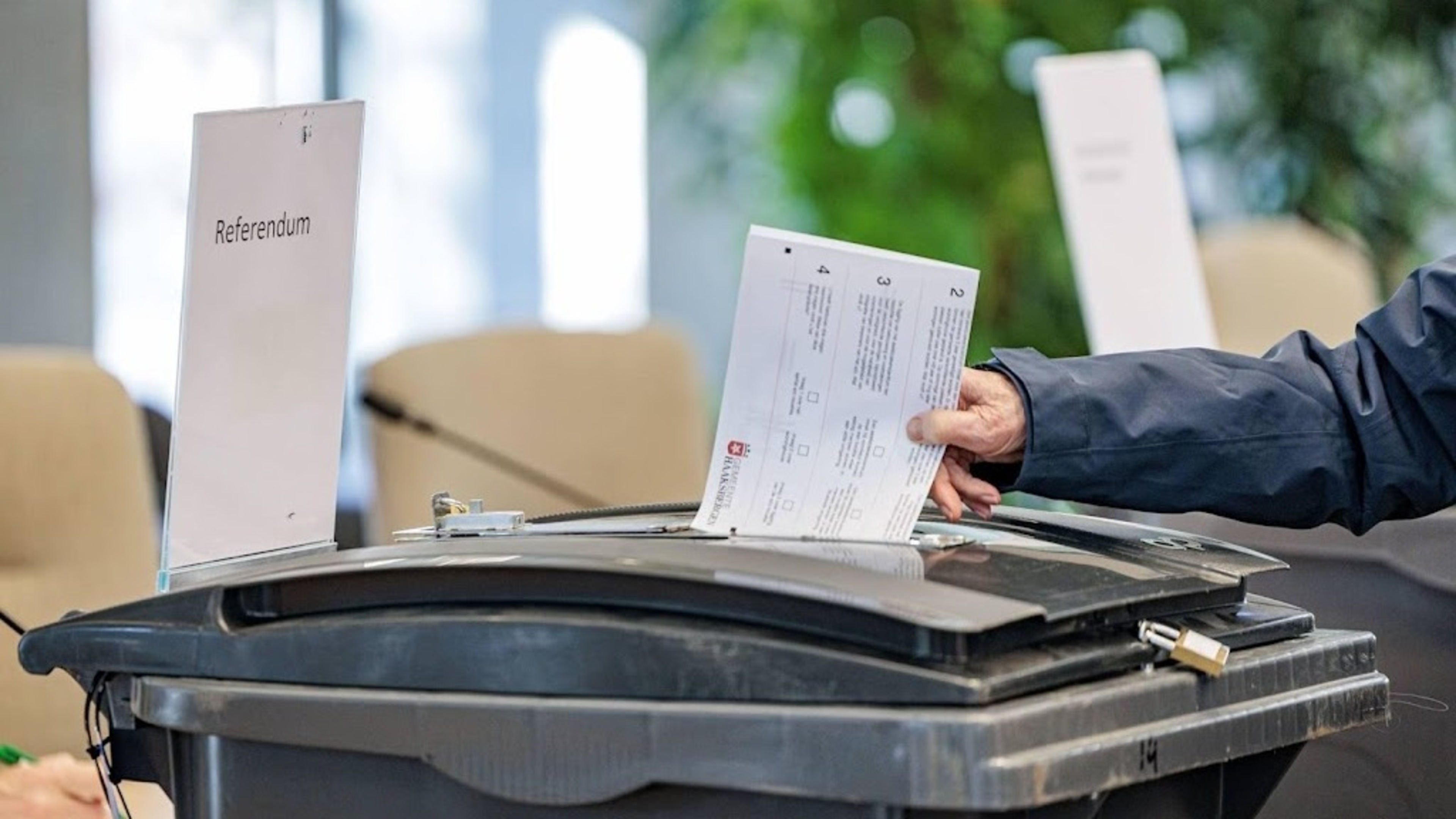 44 percent turnout by 7 PM in Haaksbergen asylum center referendum