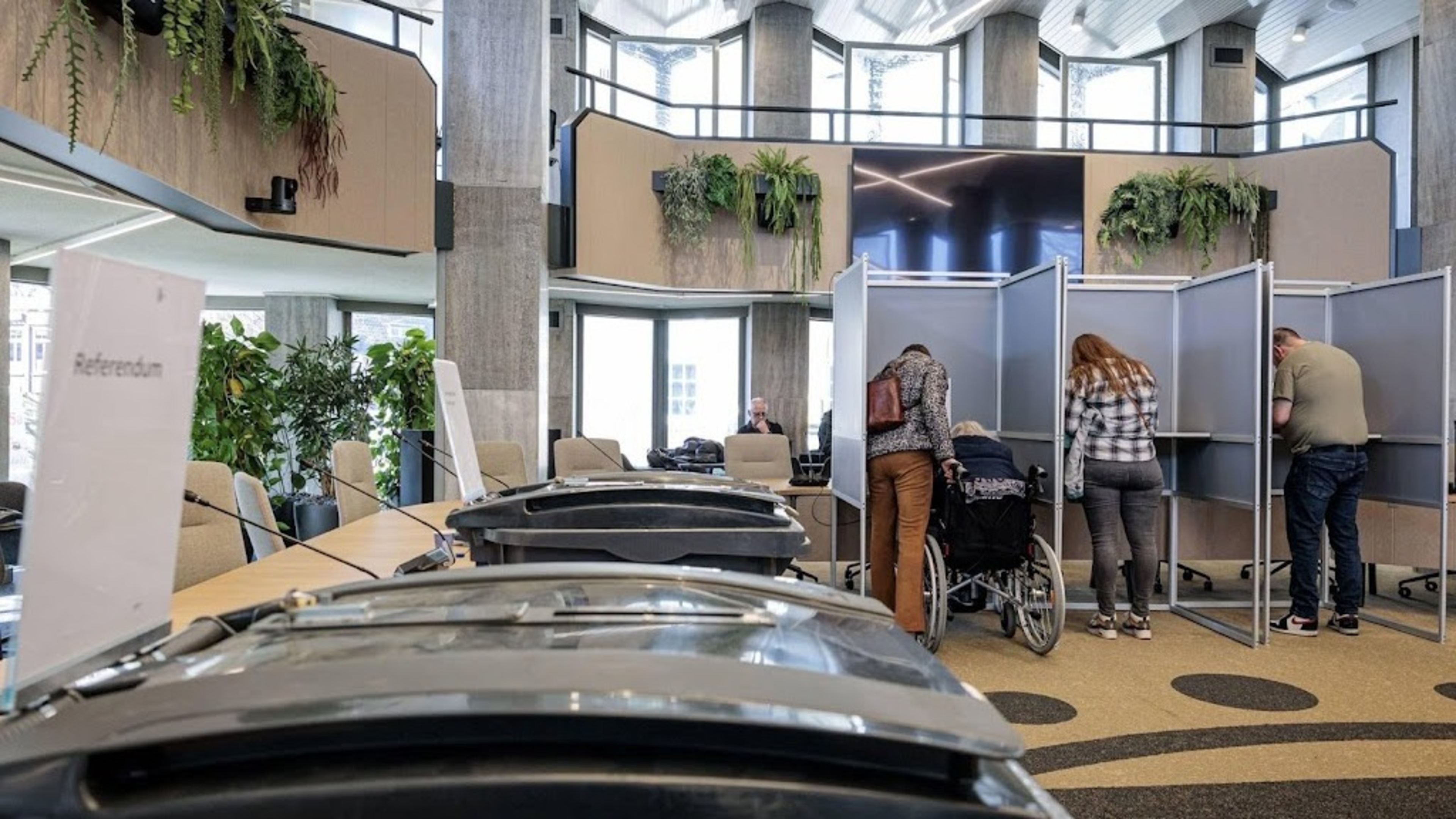 Haaksbergen residents want single asylum center in busier area