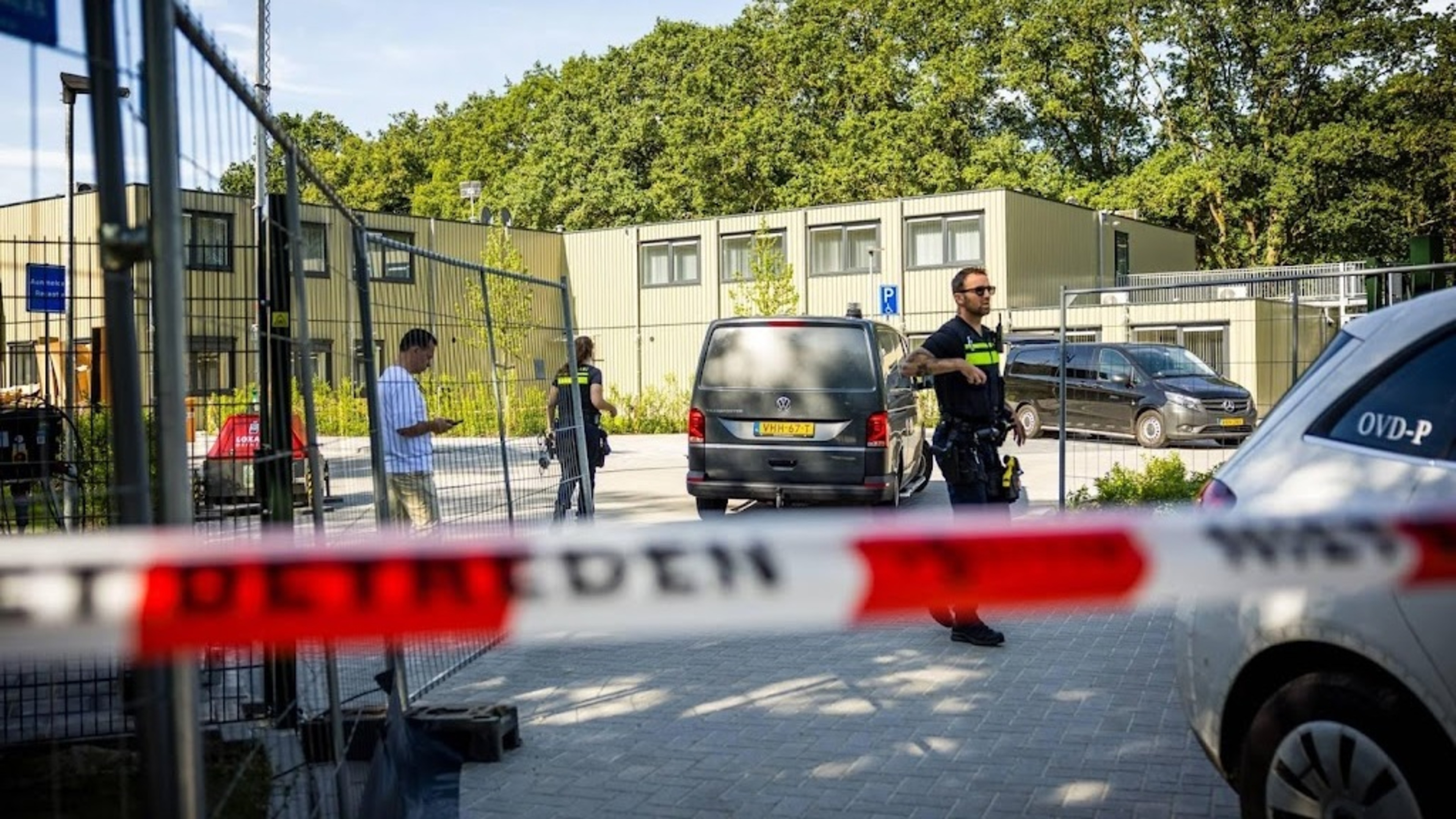 Fireworks mortar and possible pipe bomb at asylum center under construction in Nuenen