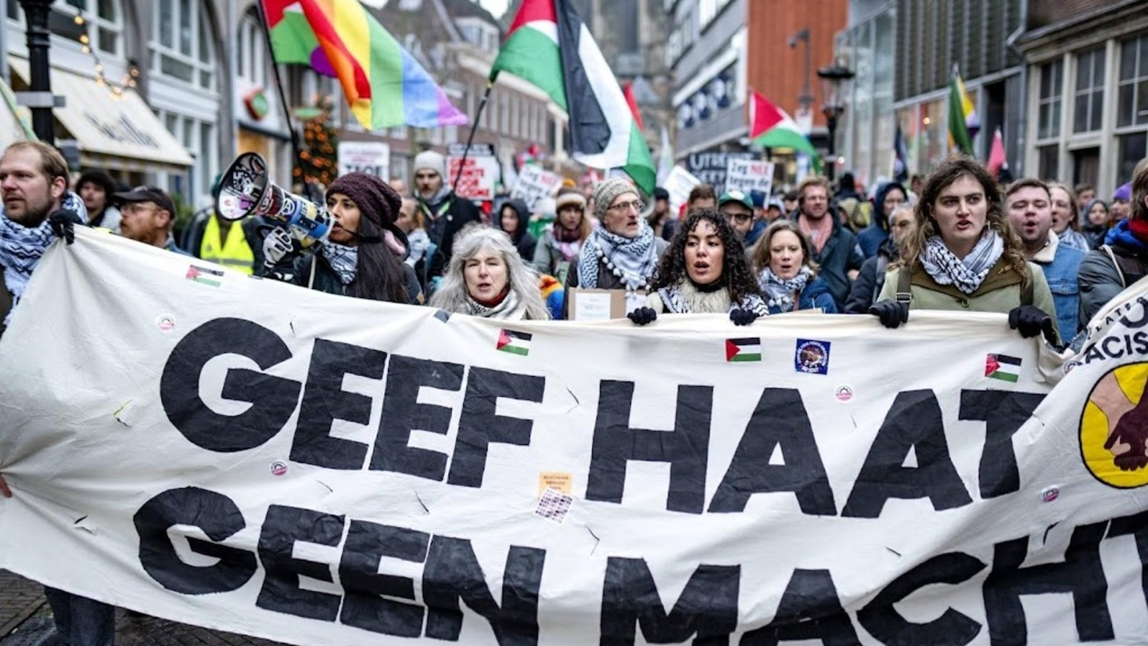 About 100 people march in Utrecht for victims in Lebanon