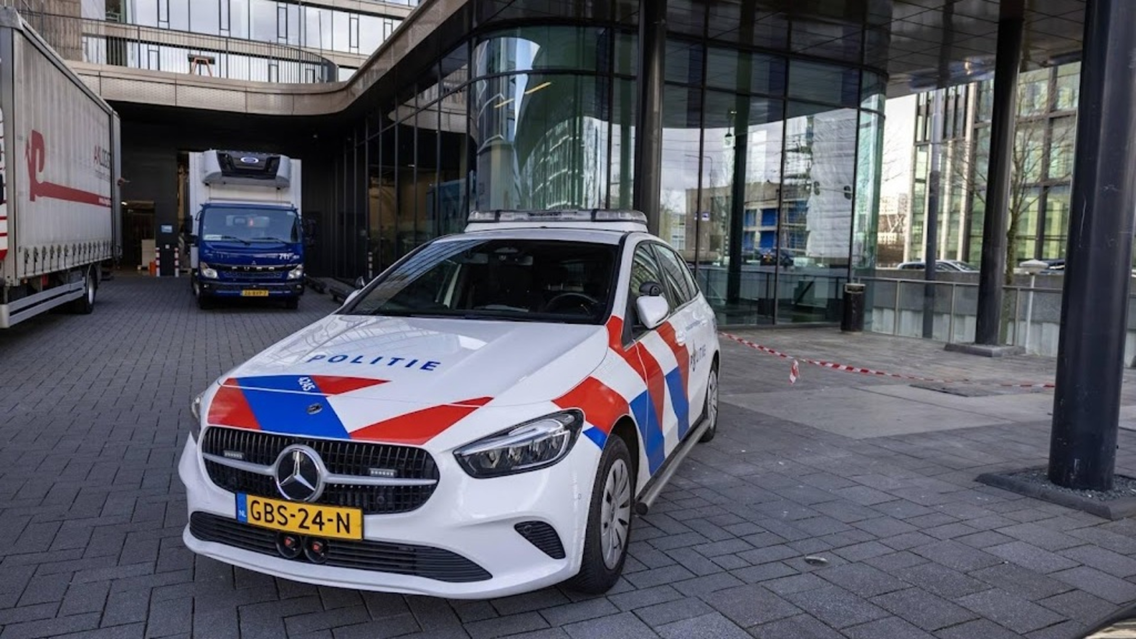 Police: Two suspects on fatbikes involved in Zuidas explosion