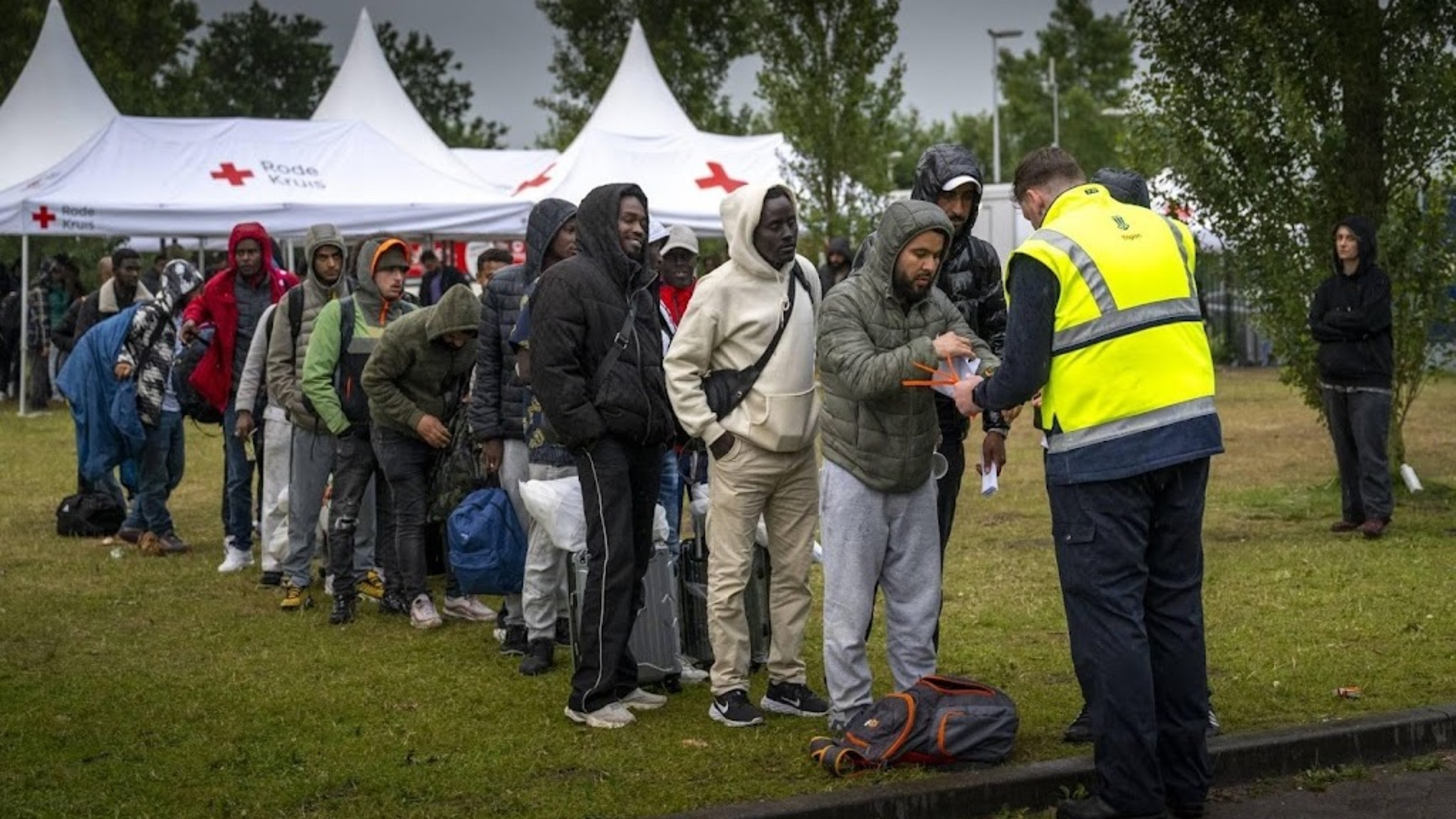 Group of asylum seekers moved to Zwolle as De Wijk night shelter is full