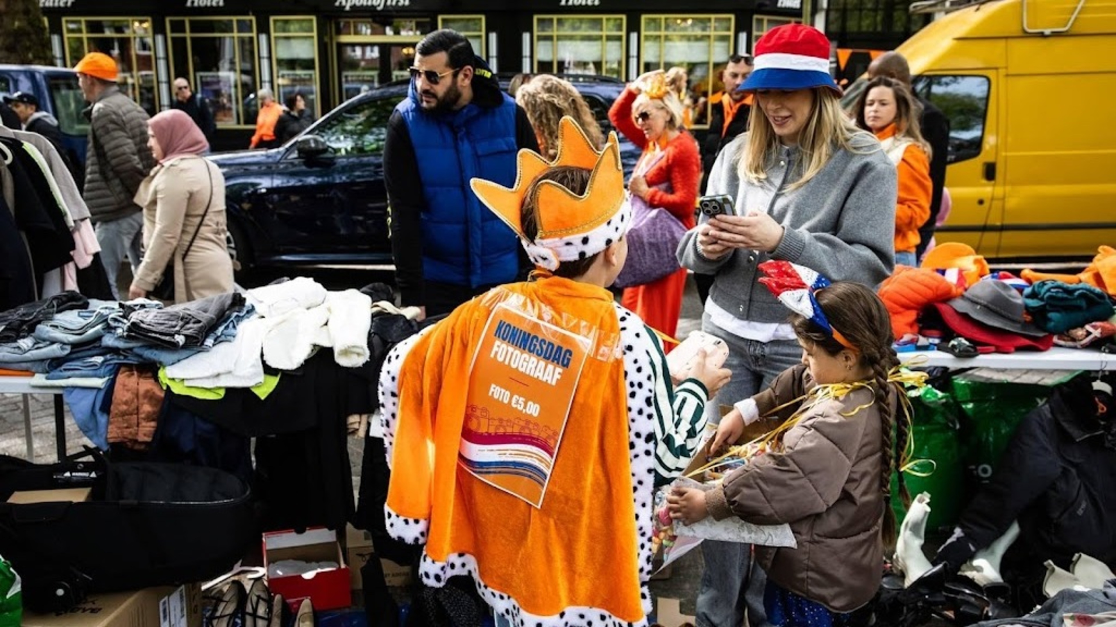 King's Day celebrated at flea markets and festivals