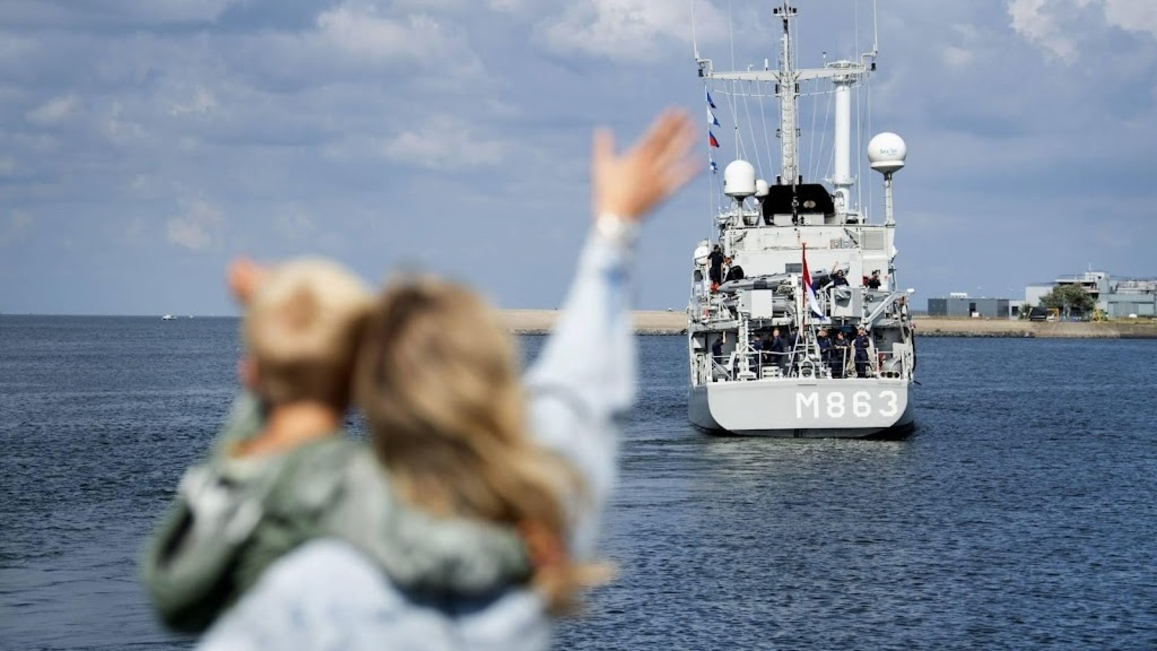 Dutch minehunter en route for possible deployment in Hormuz