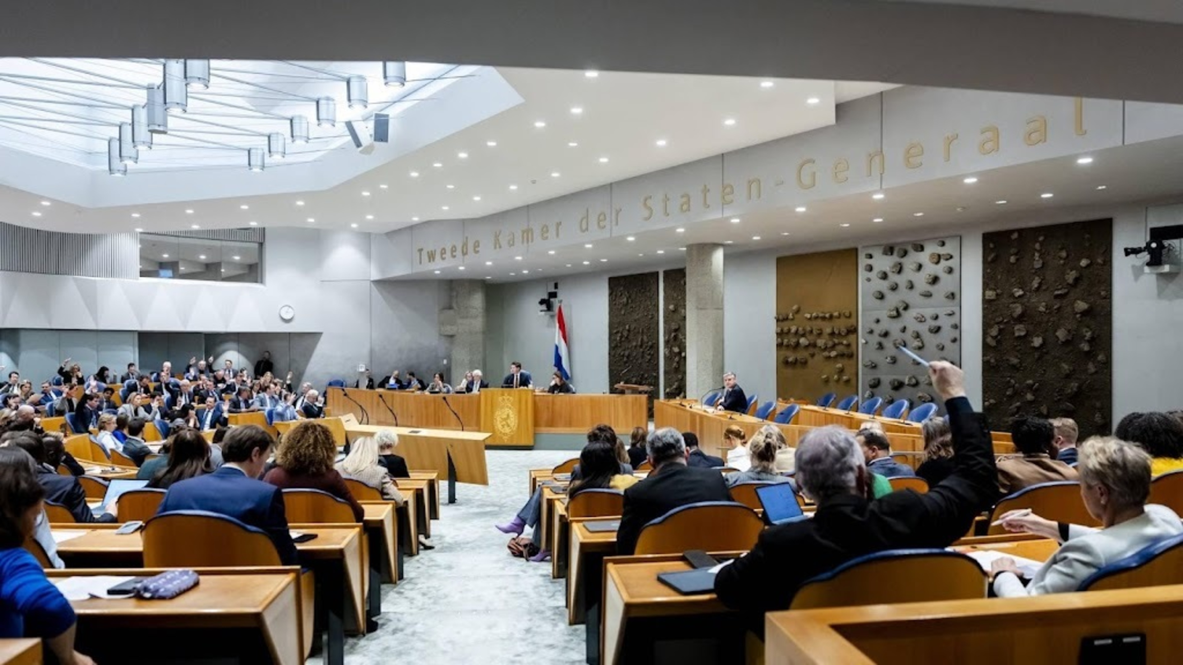 Parliament: no deals with parties justifying violence