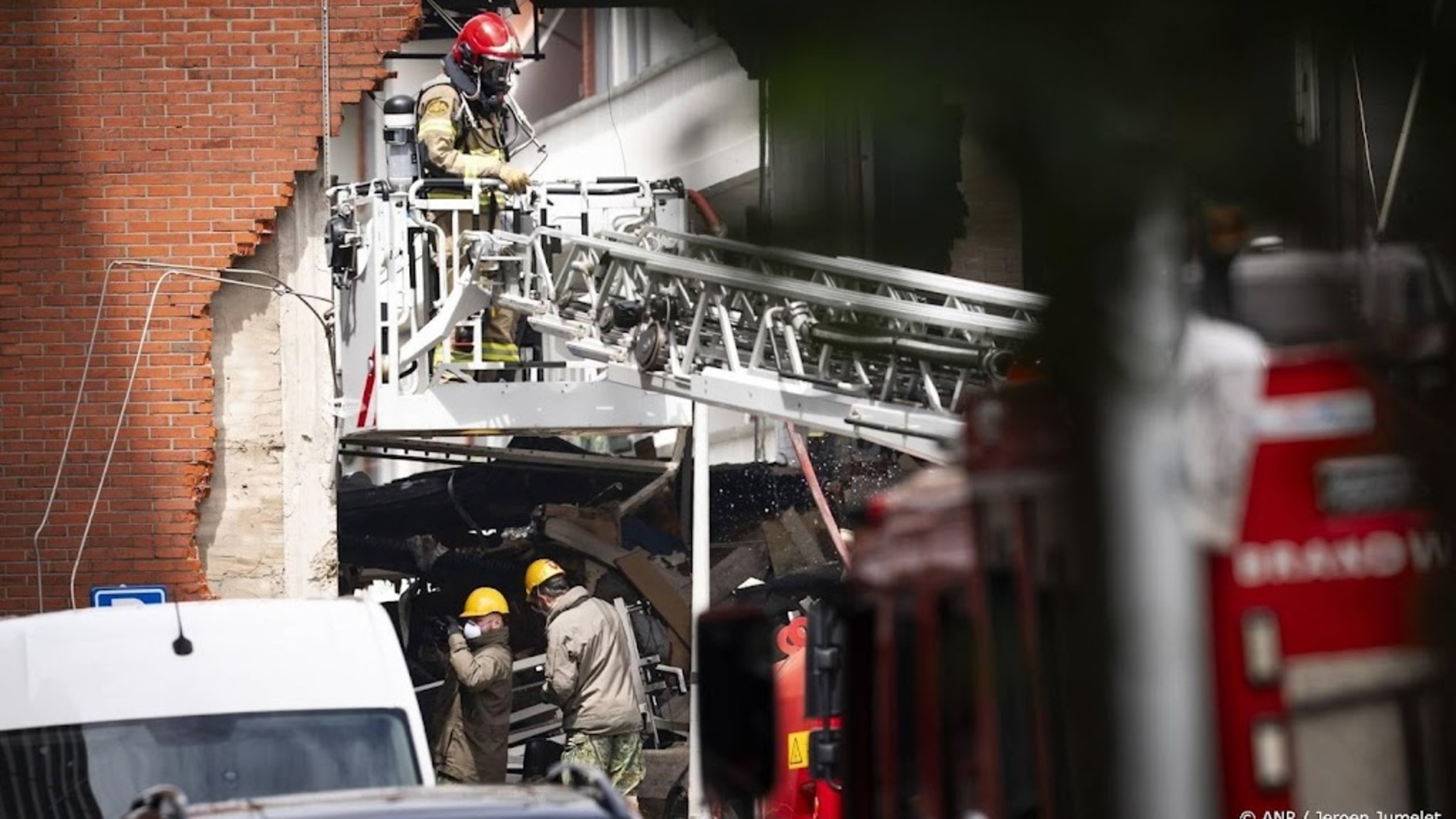 Fire department still searching for victims after Amsterdam explosion