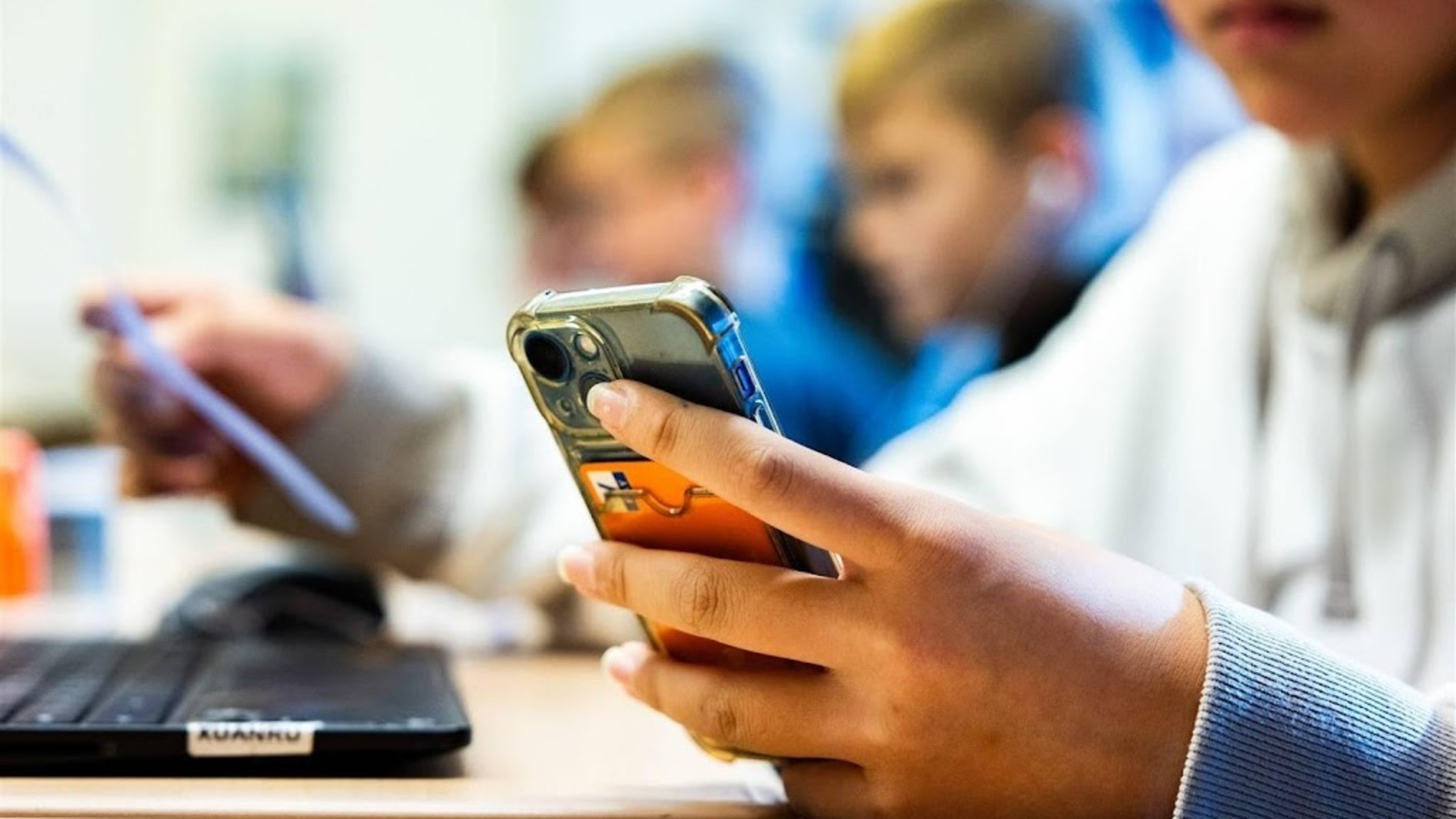 Smartphone in de ban in klaslokaal. Ook RSG Enkhuizen gaat over op