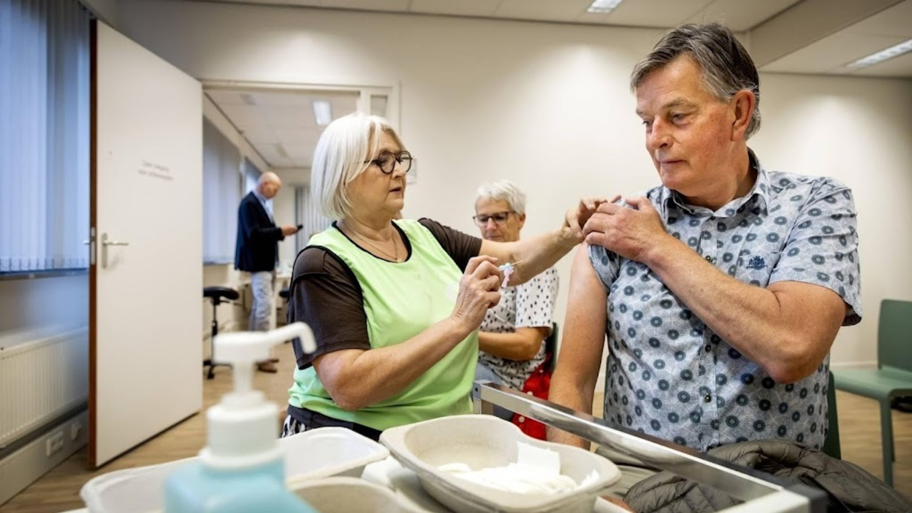 Health Council: COVID vaccine age limit can be raised from 60 to 70