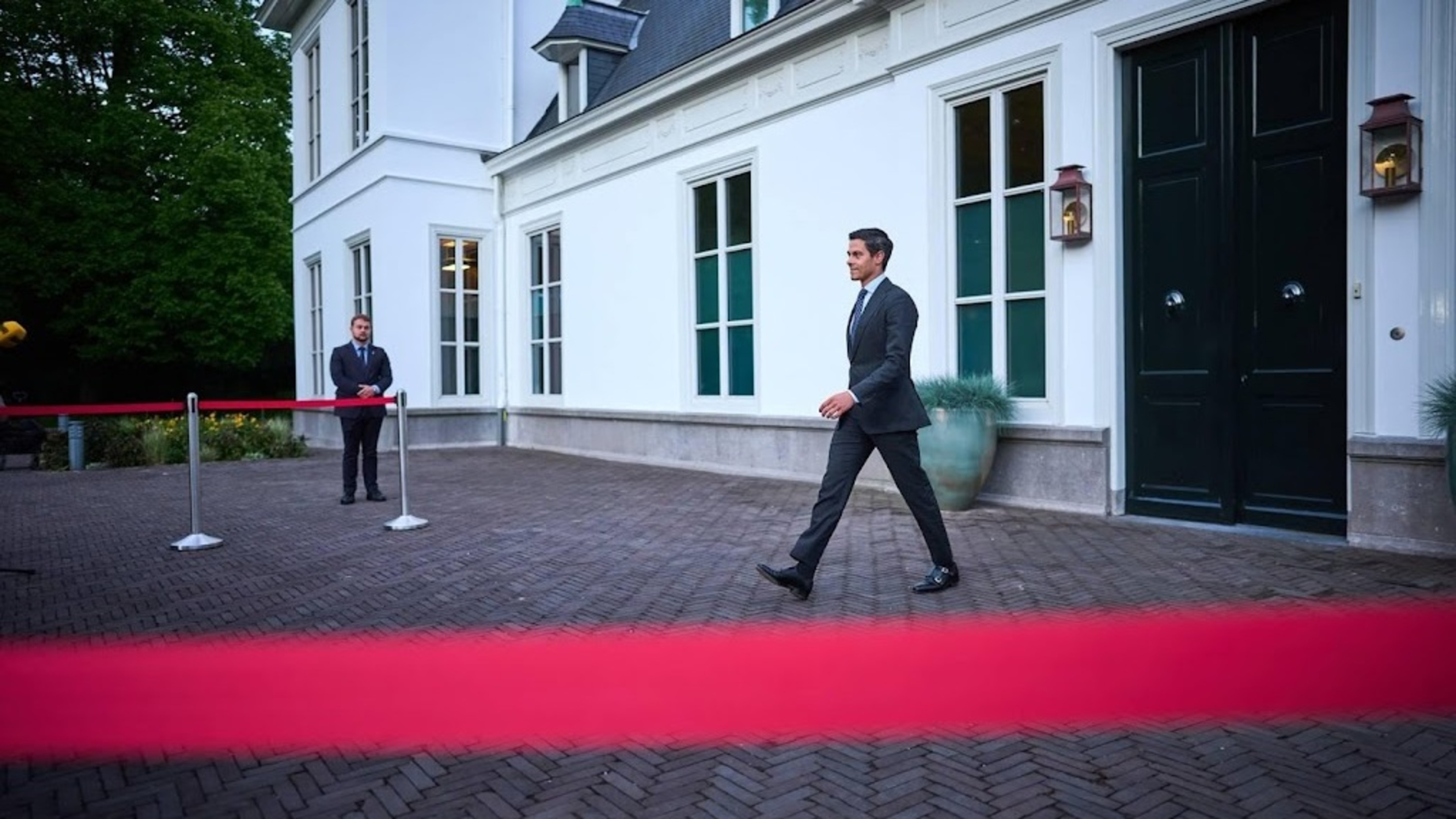 Jetten wants more tailored approach for municipal asylum reception after talks