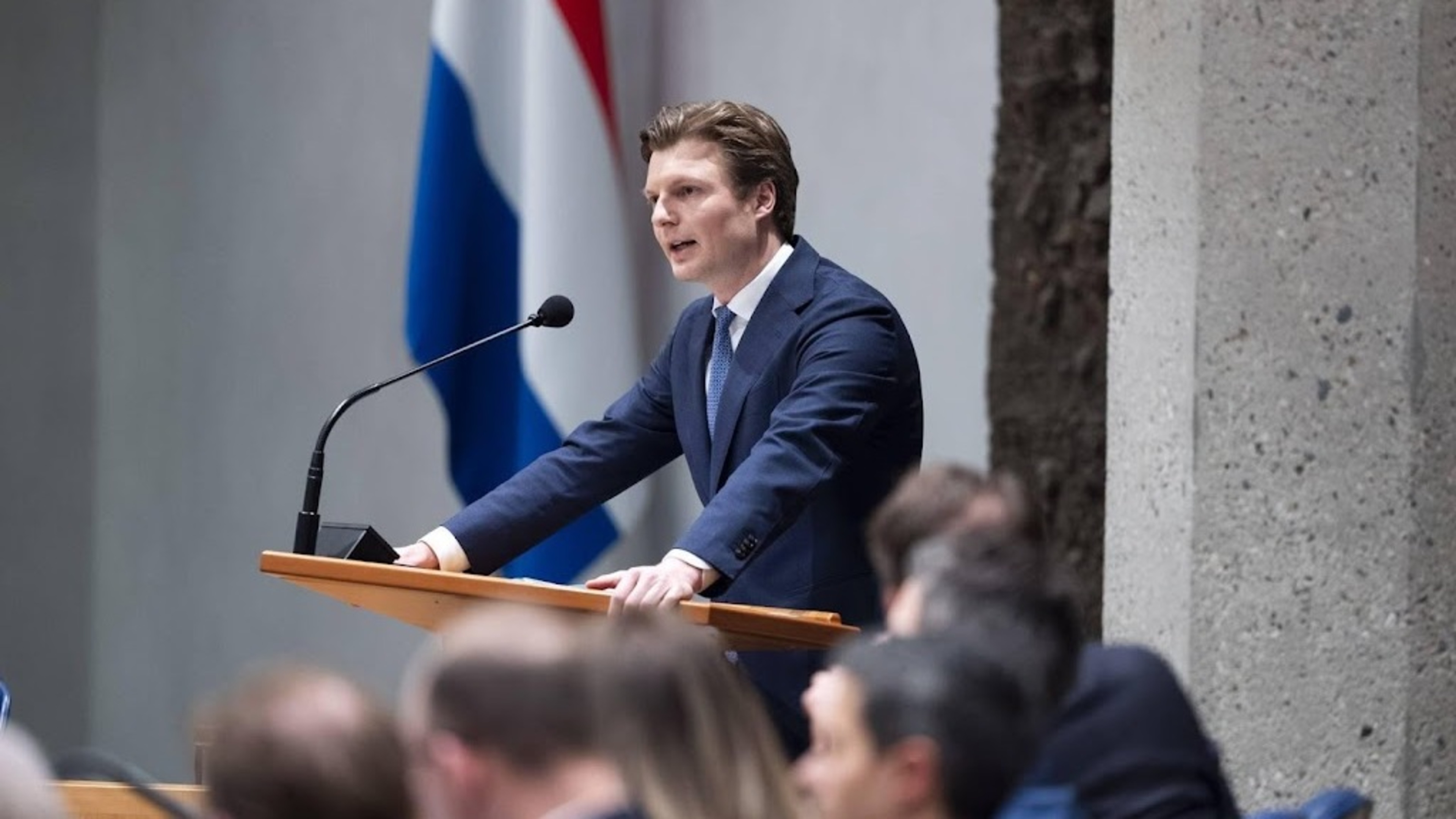 Opposition accuses VVD of making middle class foot the bill