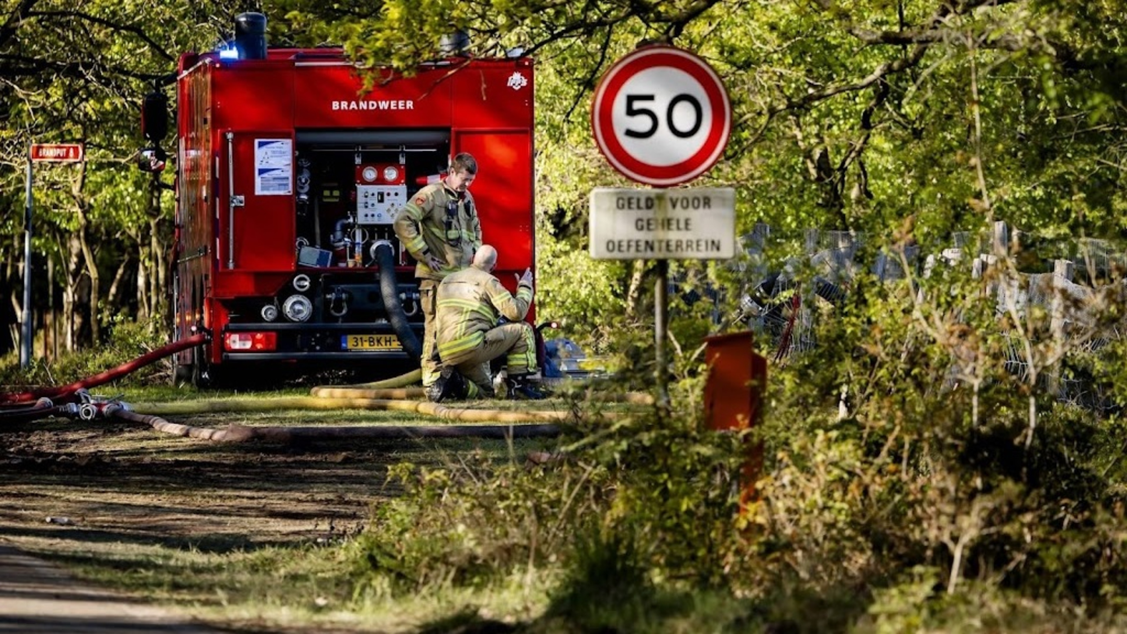 Firefighters focus on hotspots at 't Harde wildfire