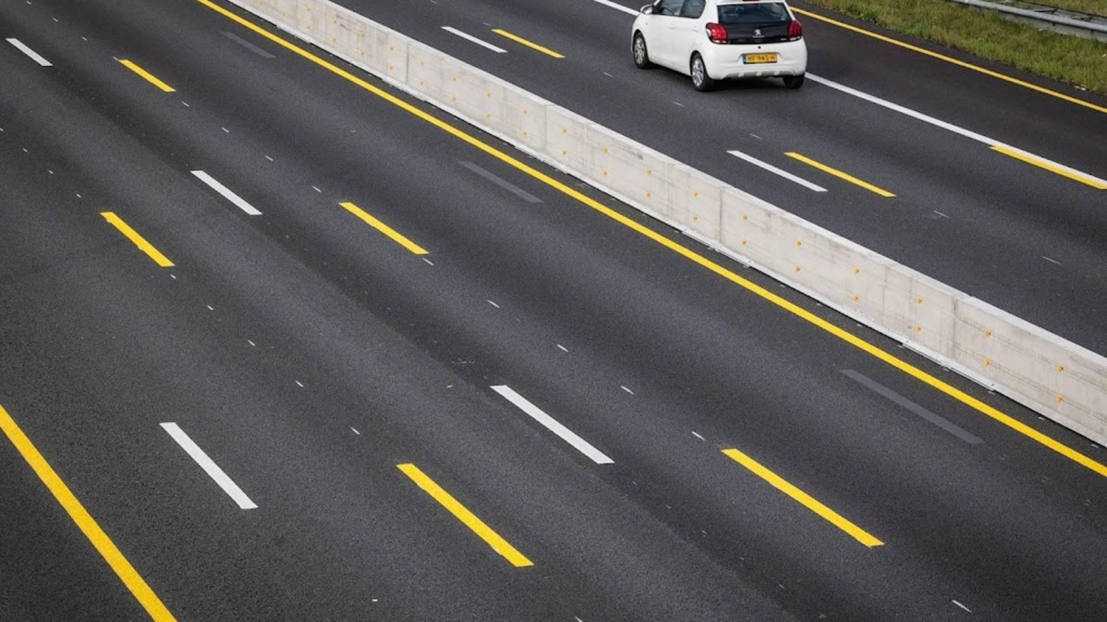 A4 partially closed due to fatal collision near Belgian border