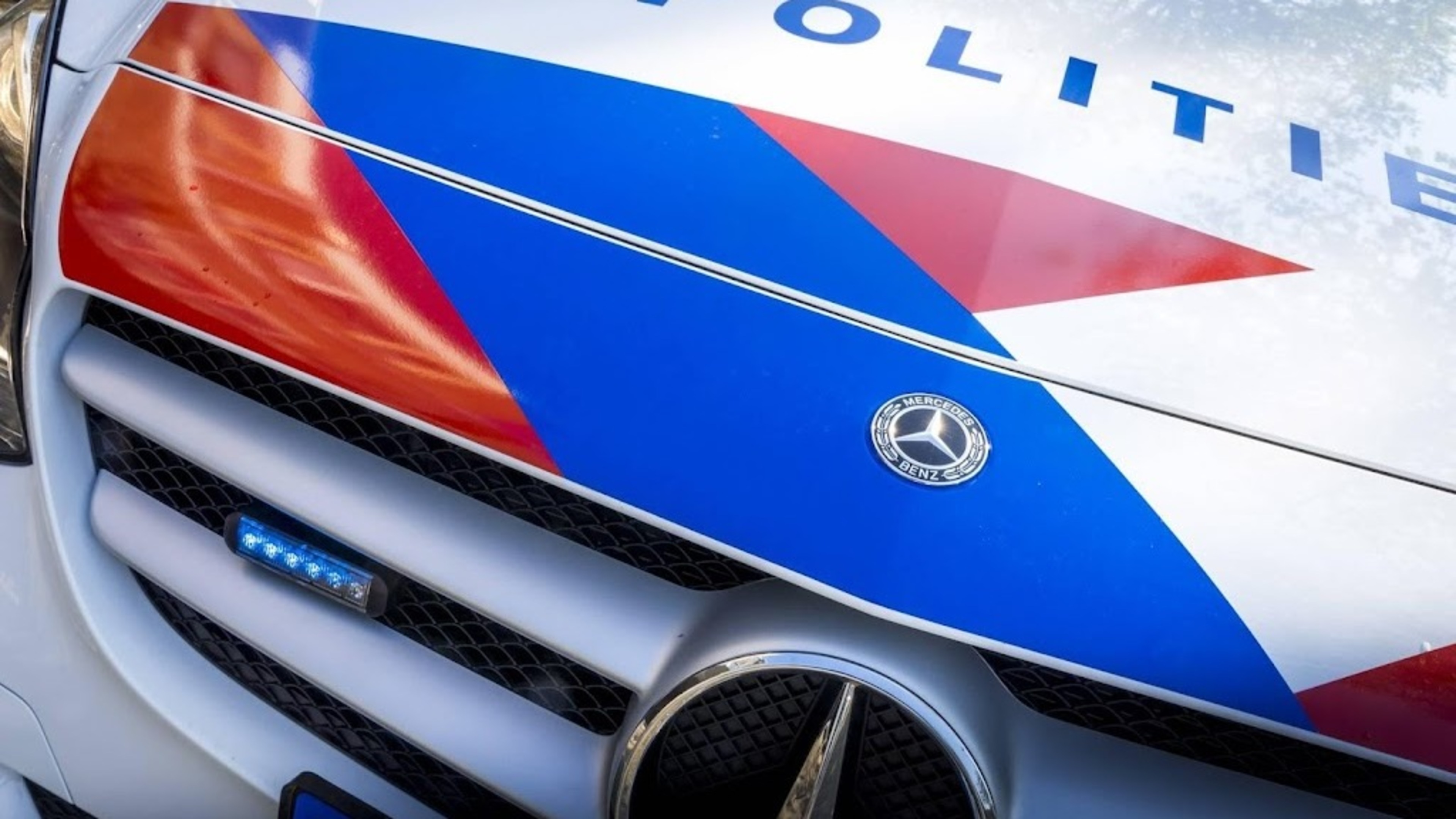 Hulpdiensten zoeken naar barende vrouw in bos bij Rockanje