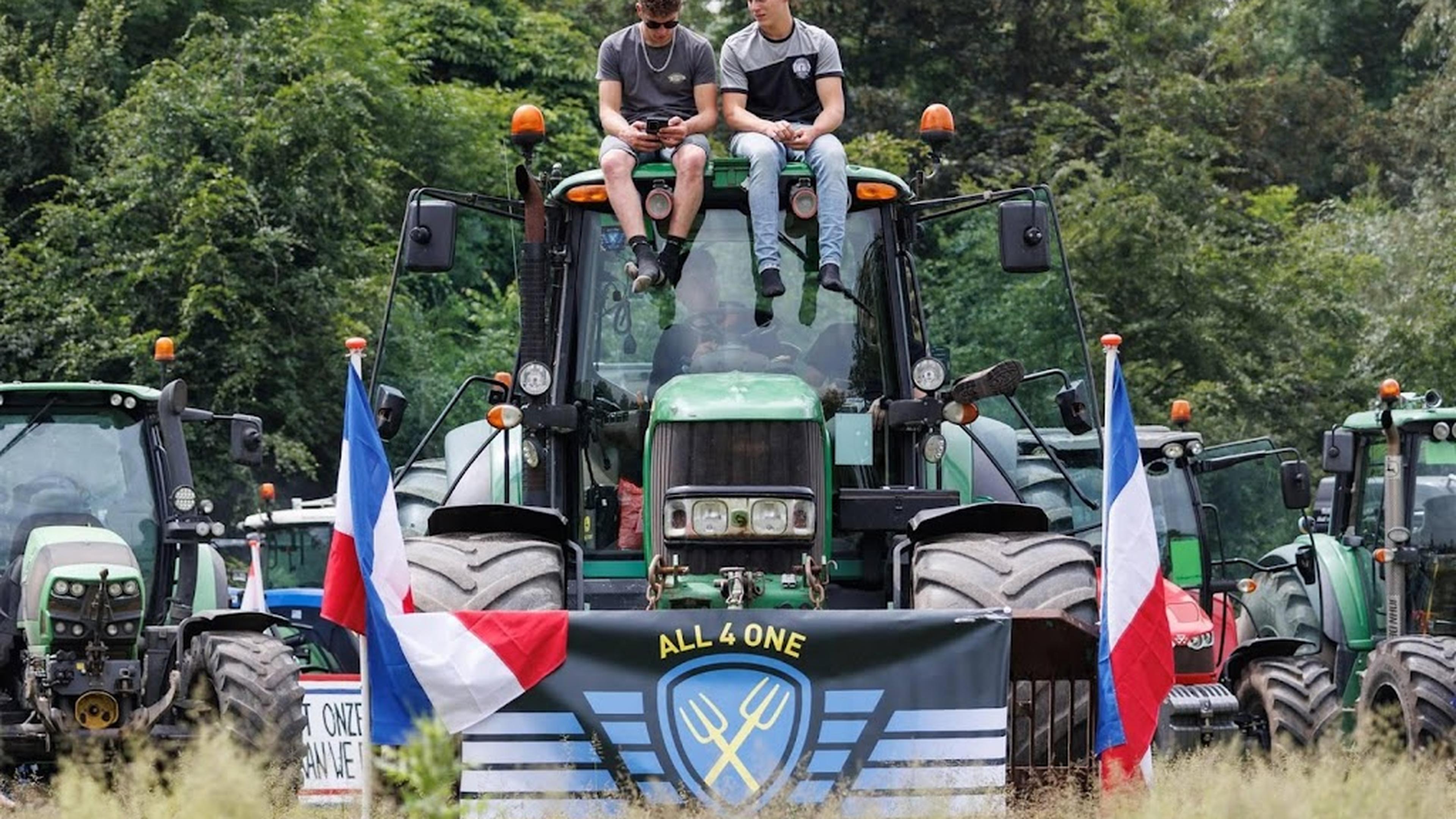 FDF met tractors in Maastricht, eist stop stikstofplannen