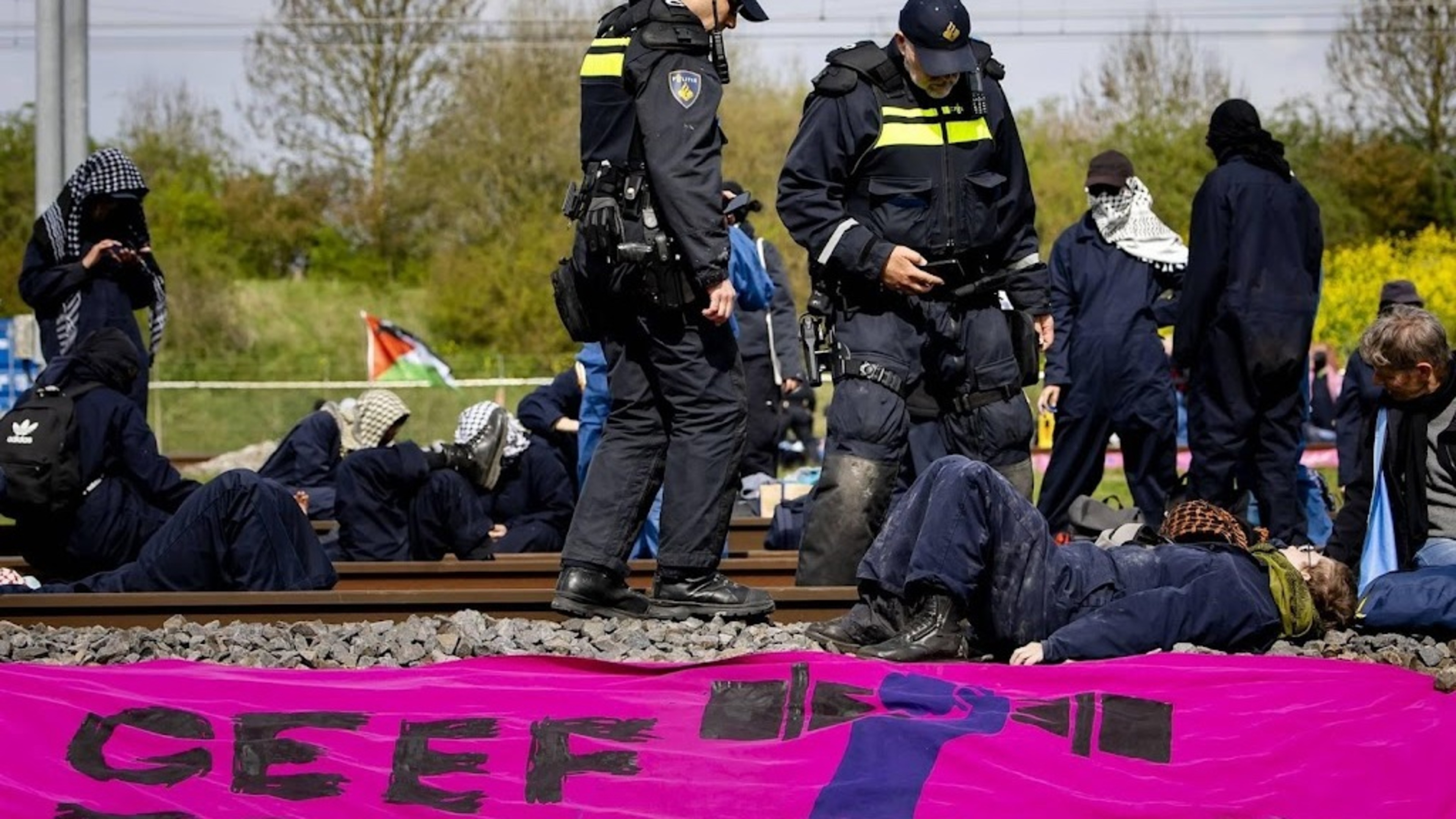 Protesters block Rotterdam port railway again