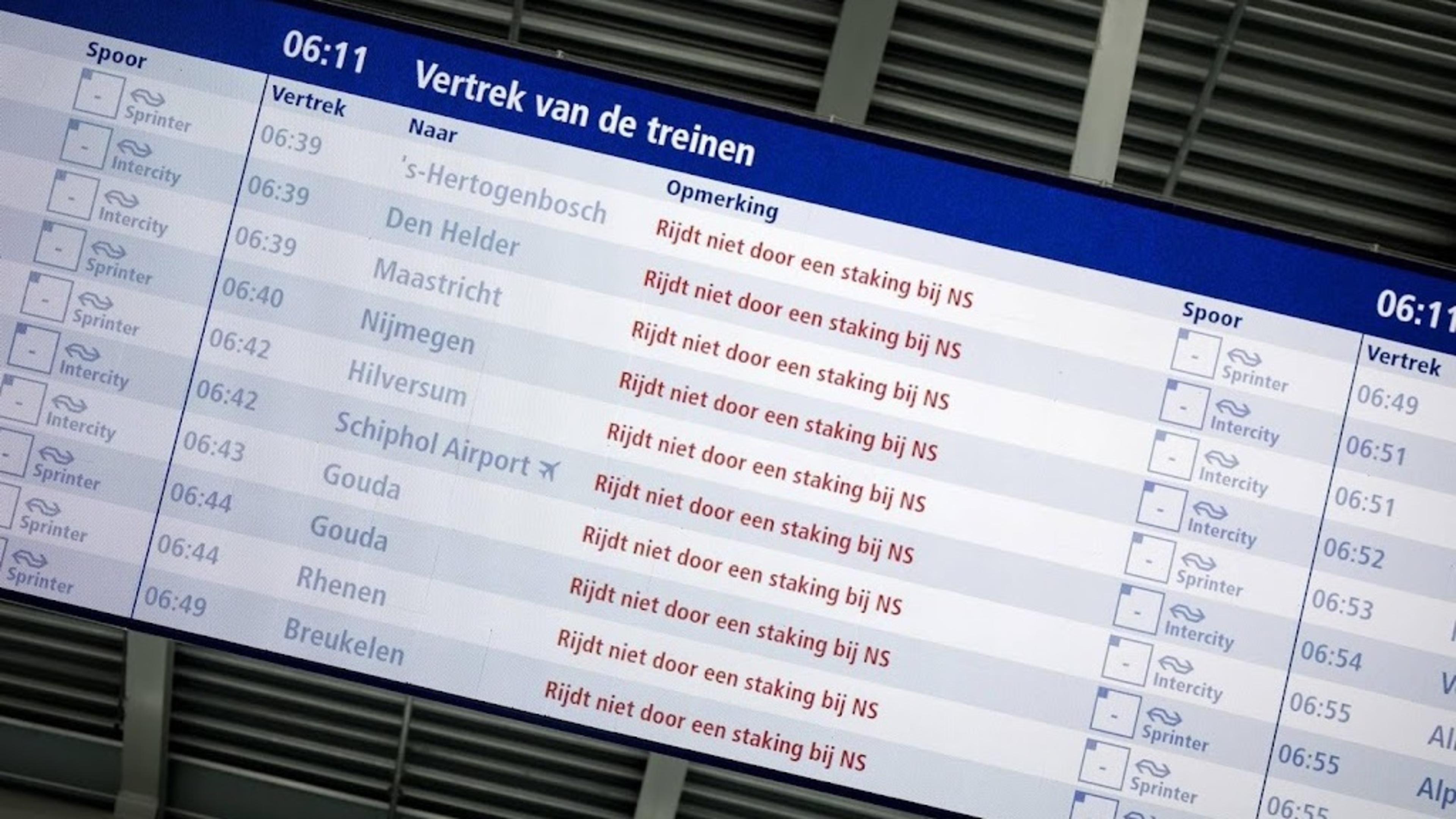 Strike begins: no or limited public transport until 8:00 AM