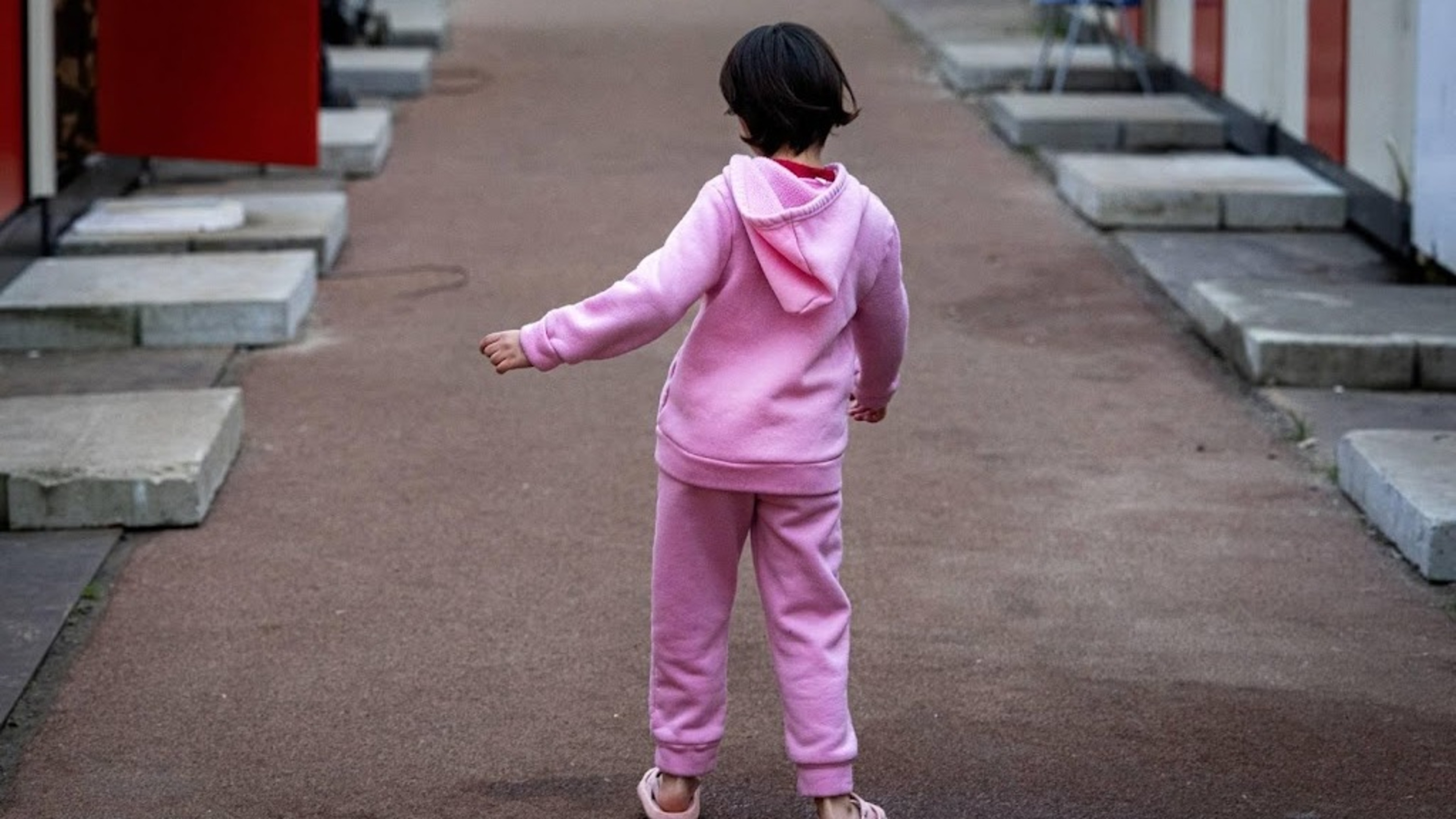 Save the Children: children in emergency shelters in unsafe situation