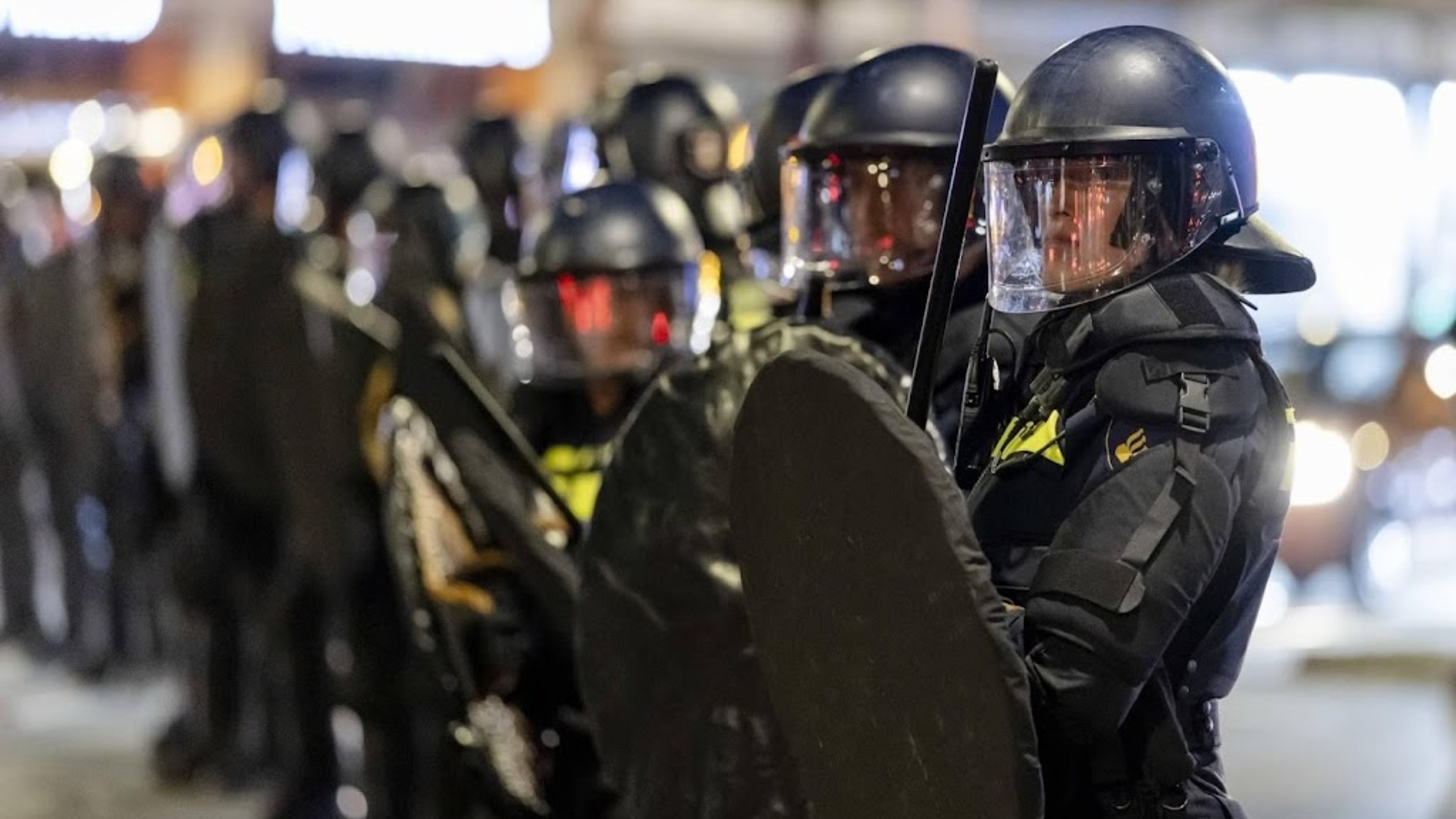 Riot police clear restless crowd from The Hague's Schilderswijk district