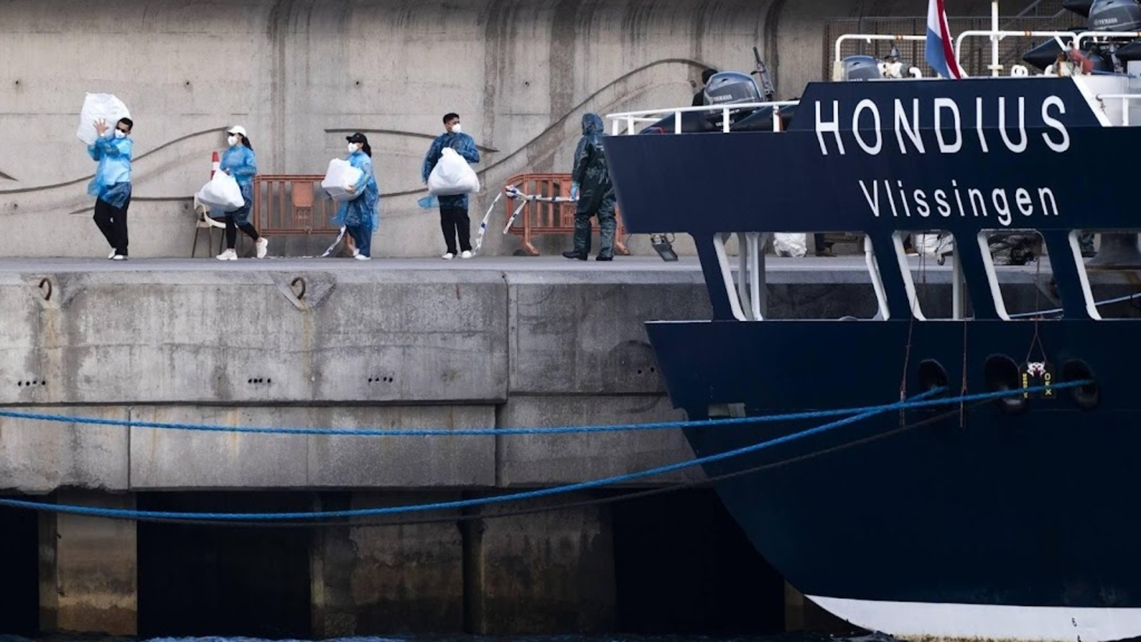 Ship doctors' association: Wear masks sooner on board