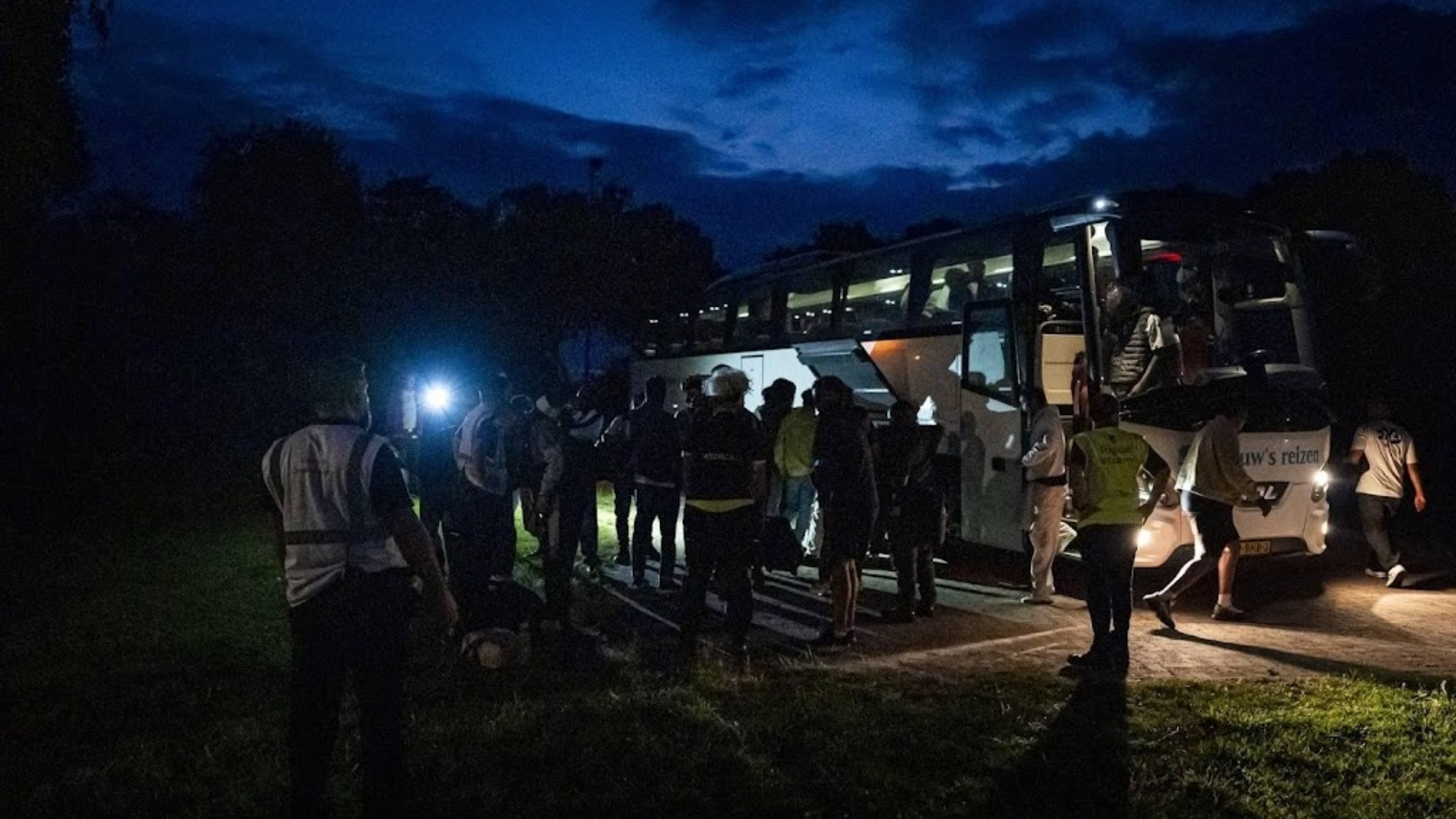 62 asylum seekers spent the night in a sports hall in 2e Exloërmond on Tuesday