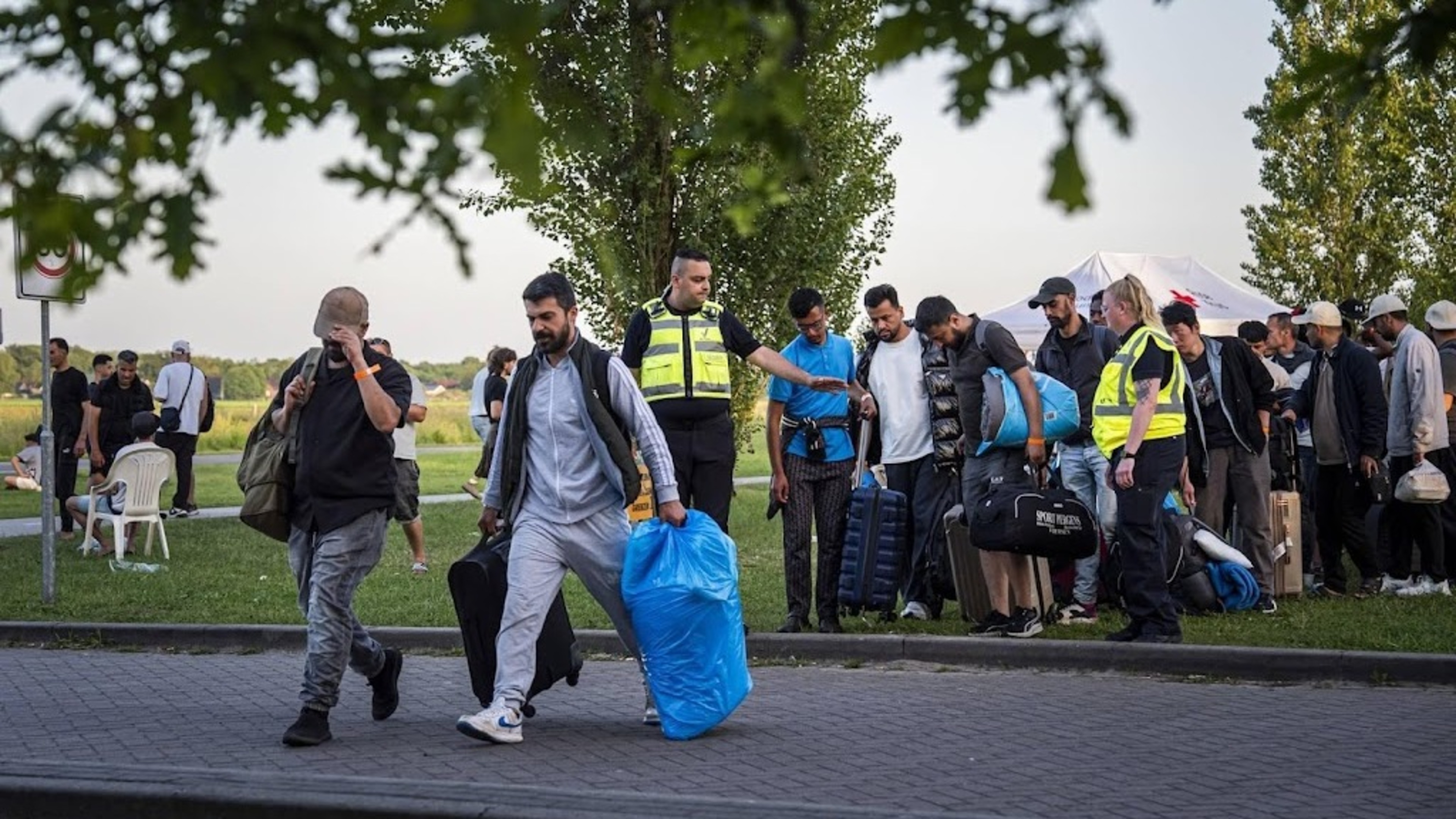 About 130 asylum seekers in Groningen shelter, 10 outside at Ter Apel