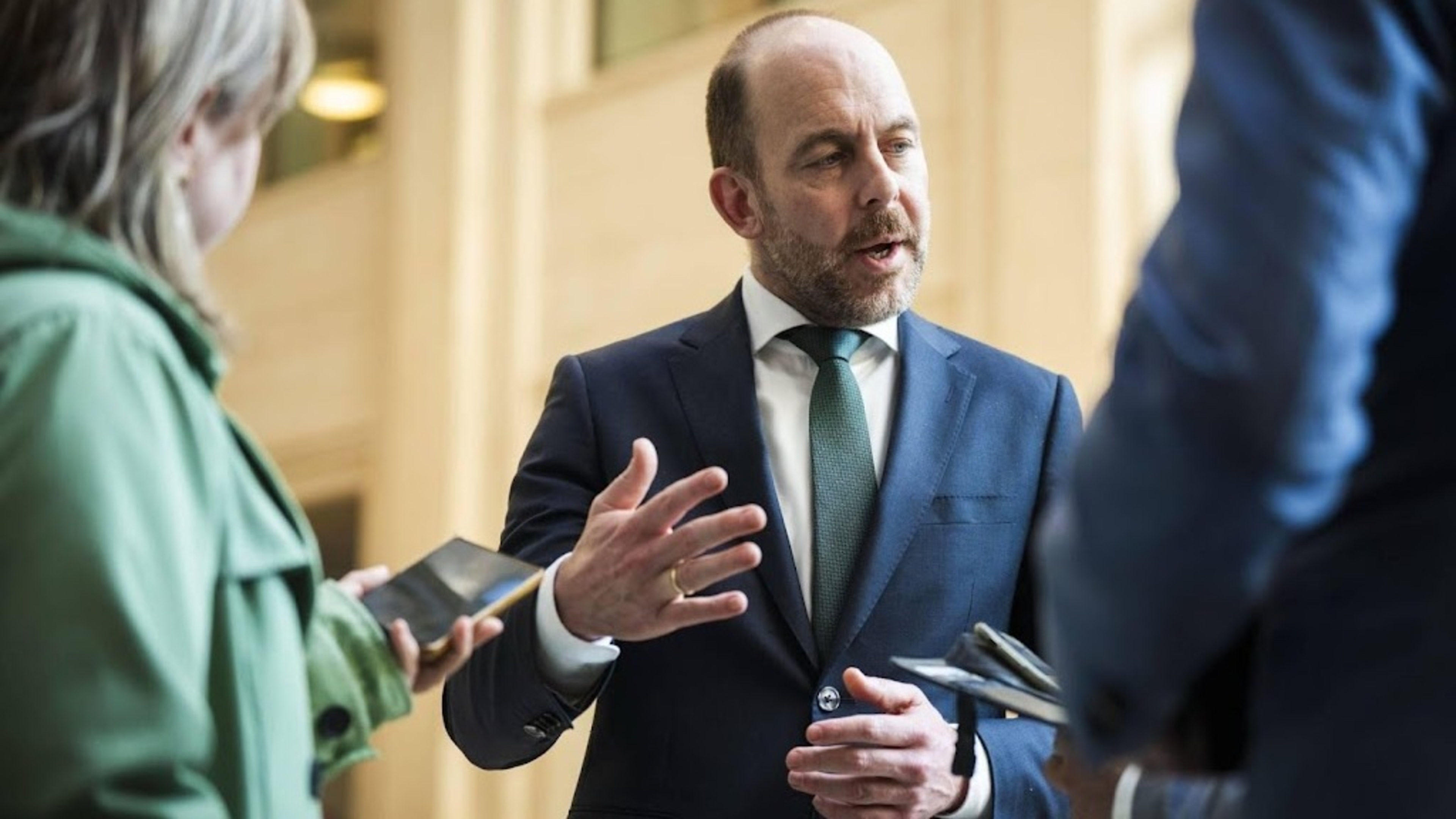 Van den Brink sees no problem yet after victory for parties against asylum seeker center