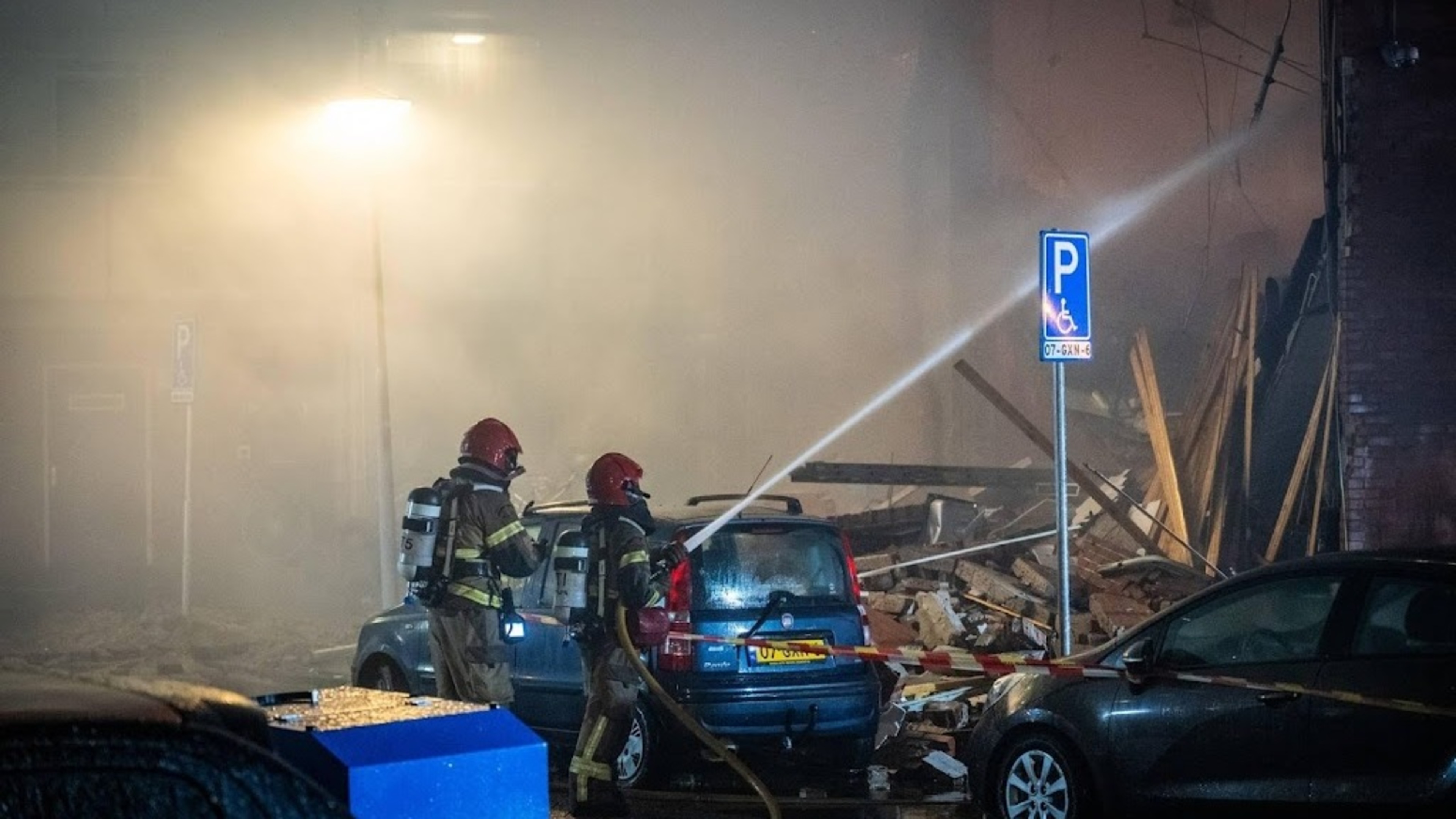 Fire in Amsterdam Nieuw-West extinguished, search operation started