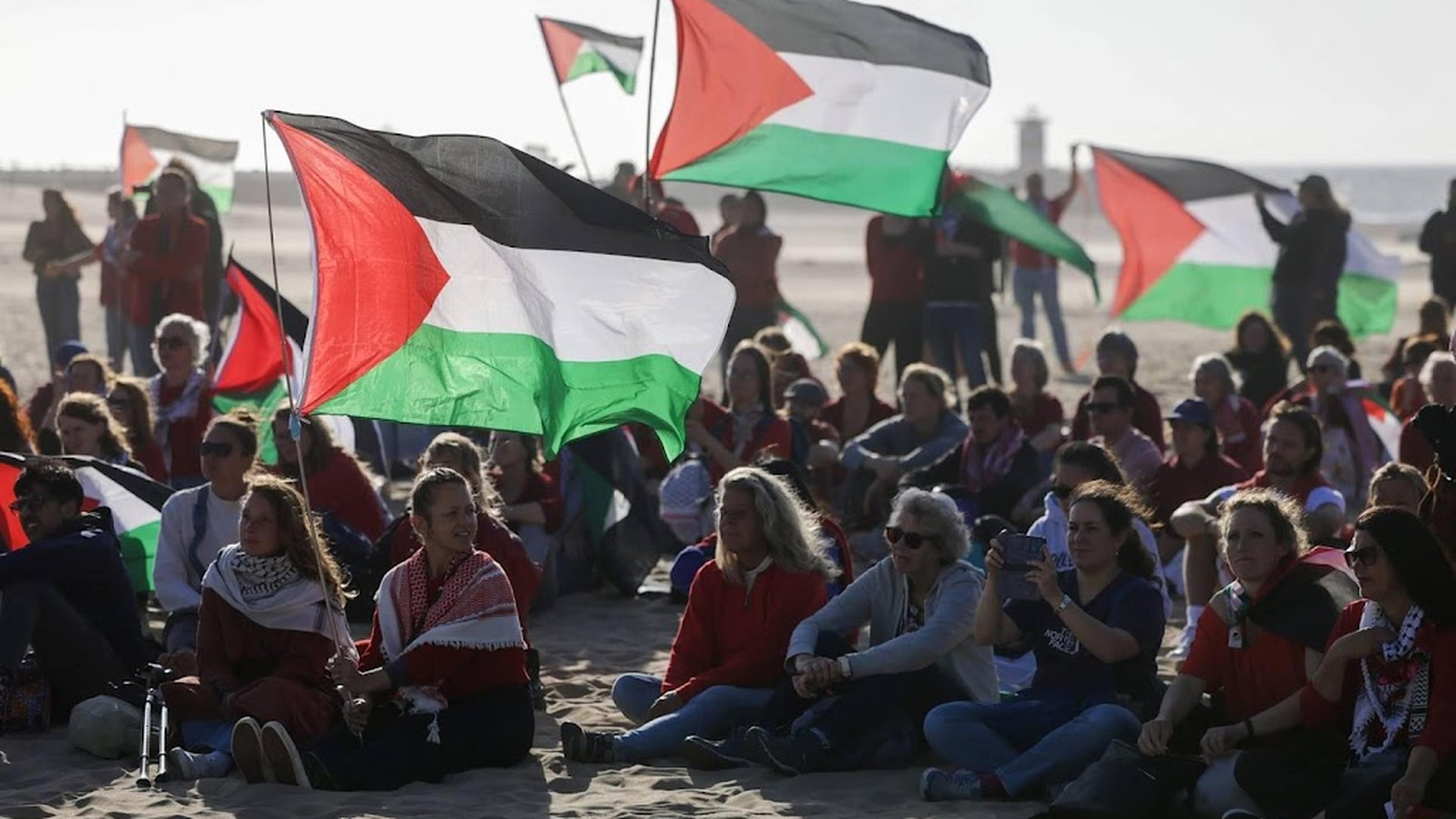 Protest Scheveningen tegen ’medeplichtigheid NAVO in oorlog Gaza’