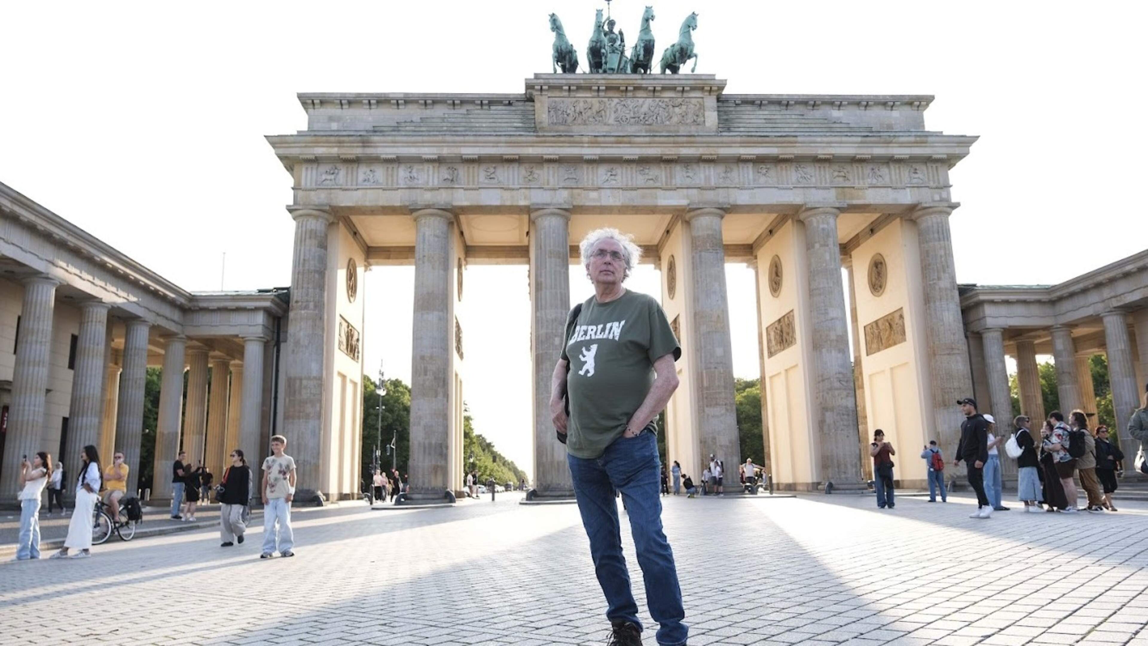 Robert Vinkenborg reconstructs war history of friend from Hoorn: Hidden past, hidden love