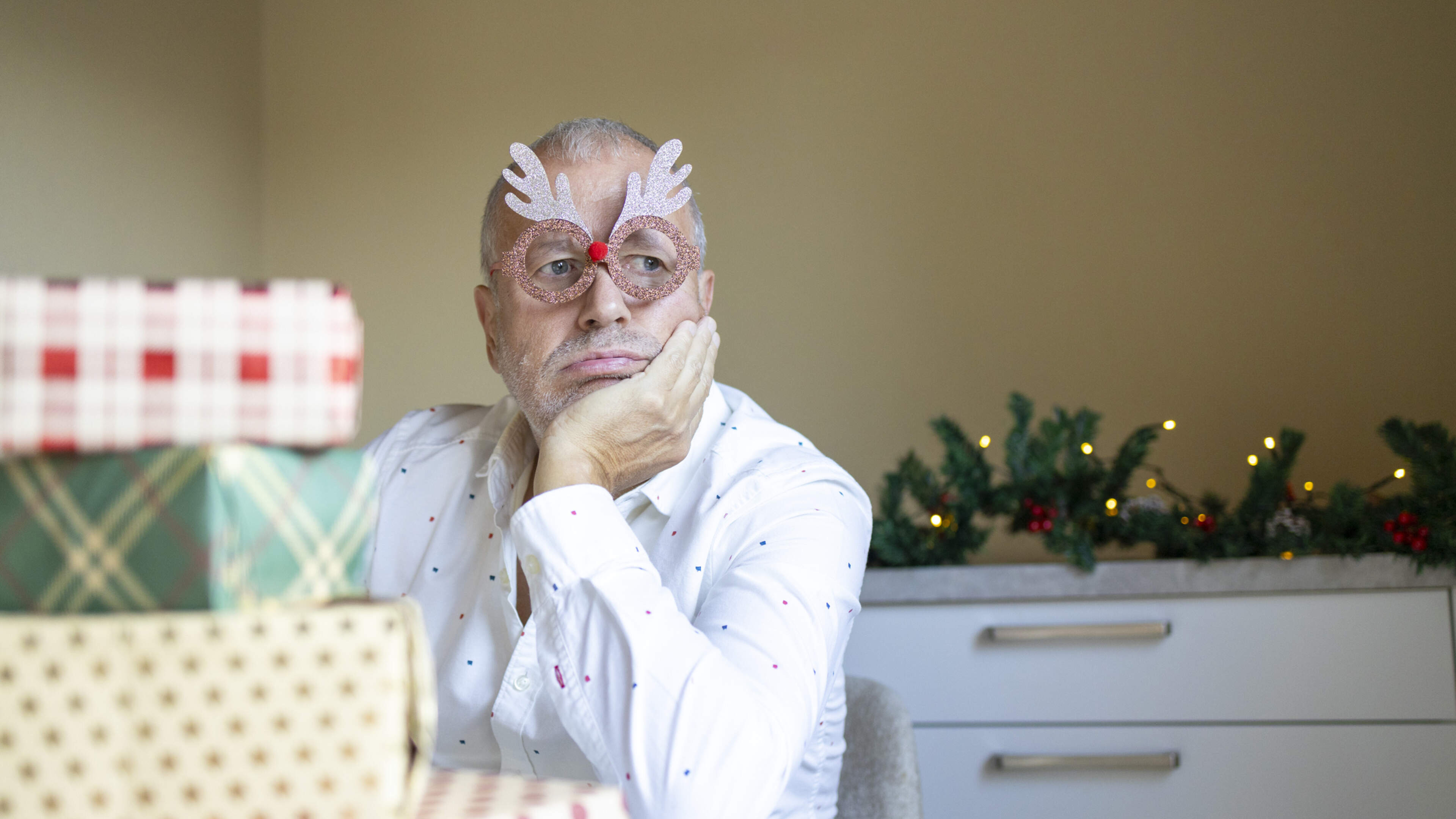 Adrie (81) feels cheated after stay in poorly maintained cottage: 'Construction light as mood lighting'