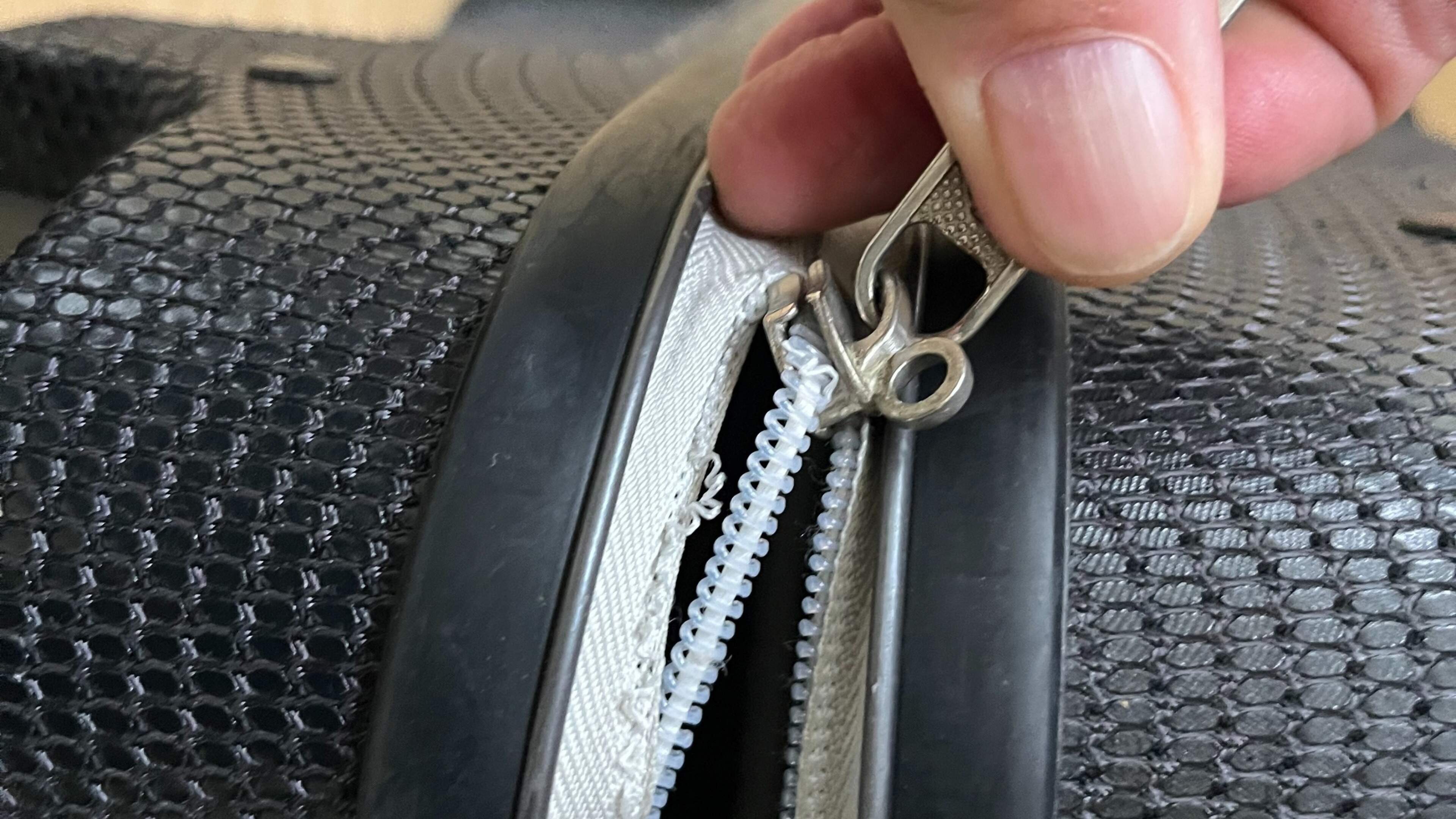 Expensive, lightly used Samsonite suitcase fails early, yet Willem denied rightful compensation