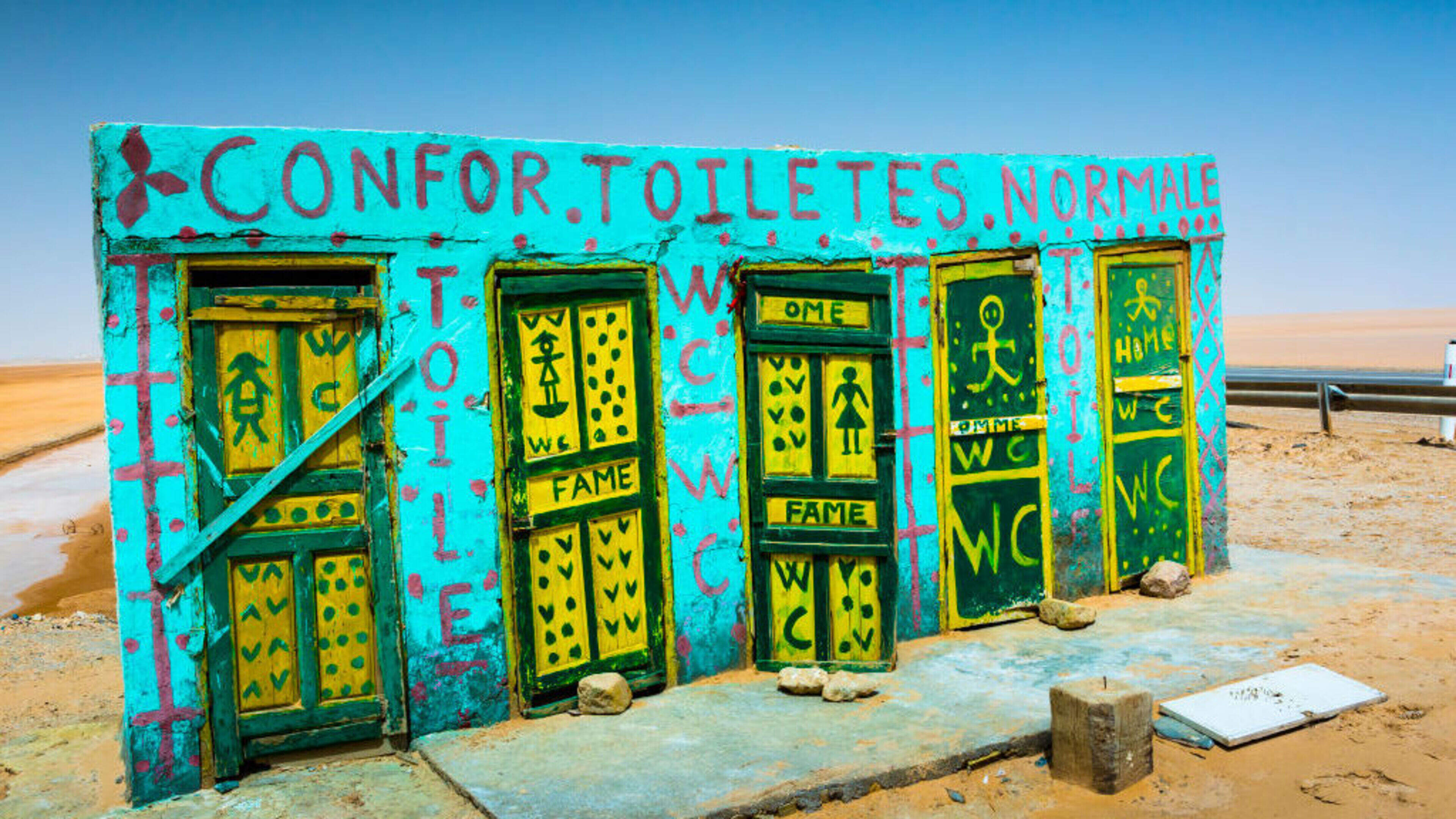 Robert pees in a large bottle and saves hundreds of liters of drinking water a year