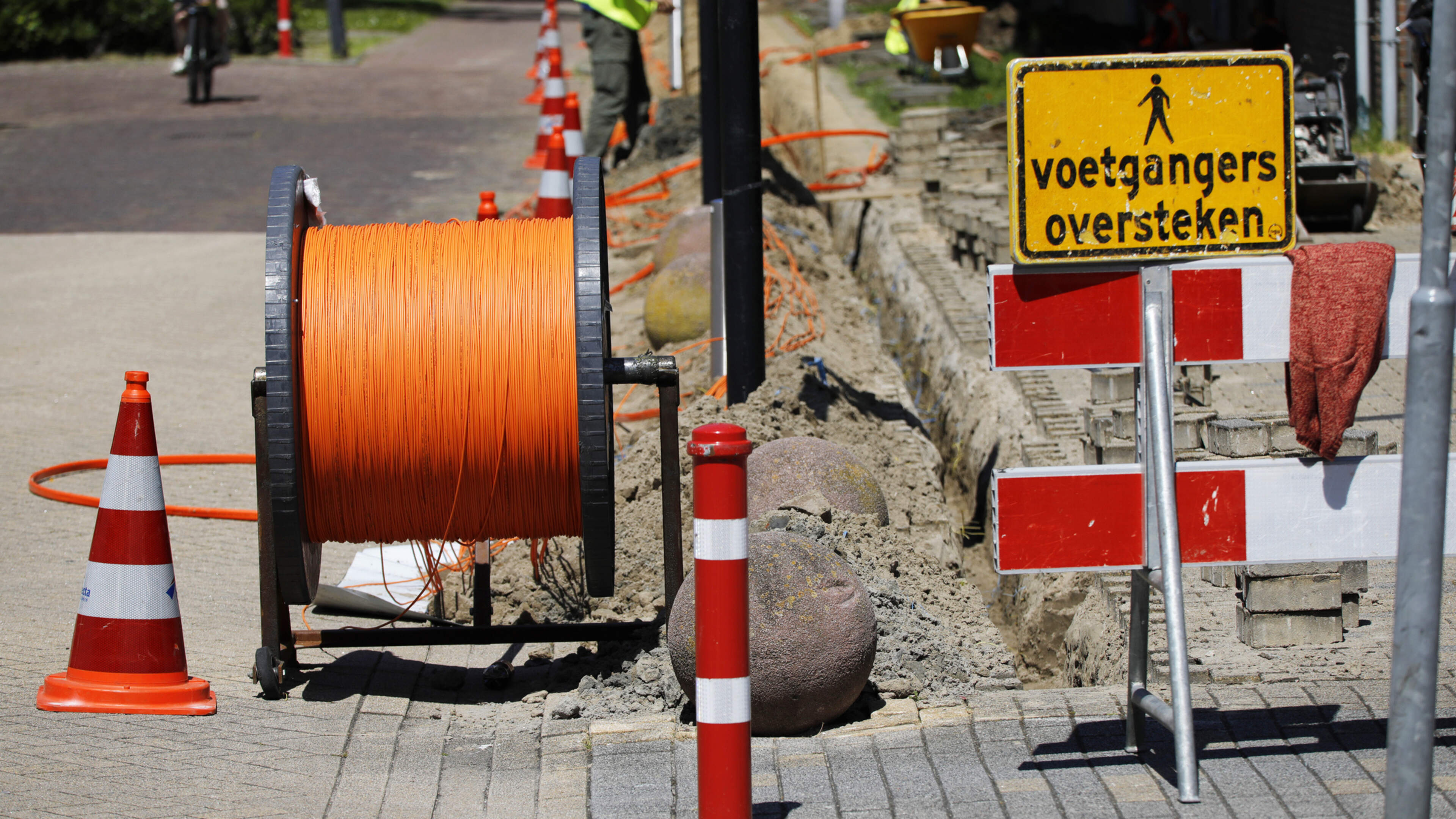 Weeks without Wi-Fi due to broken cable: 'We're getting a bit fed up'