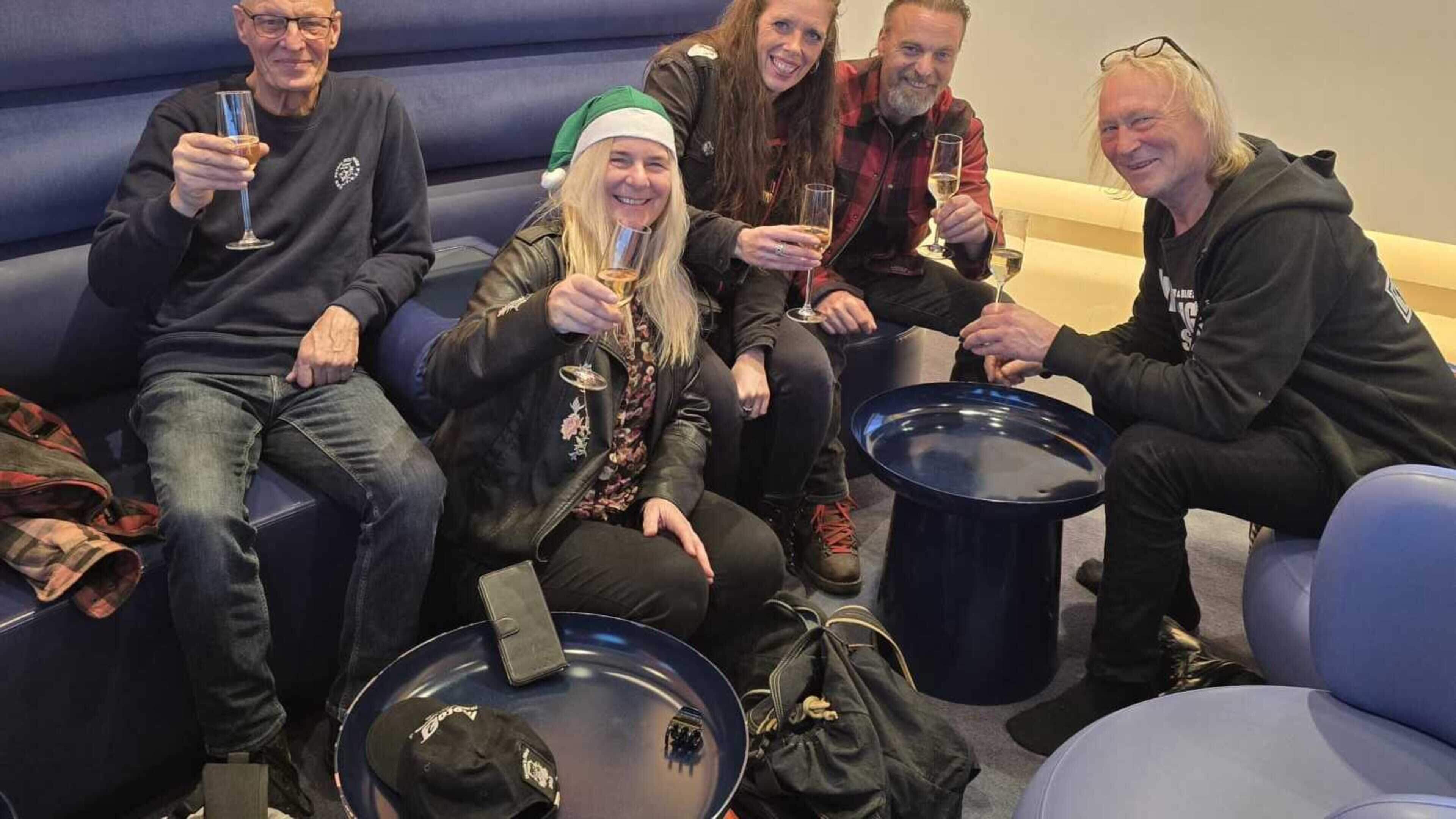 Motorcycle friends' flight delayed for hours, Qatar Airways ignores legal compensation