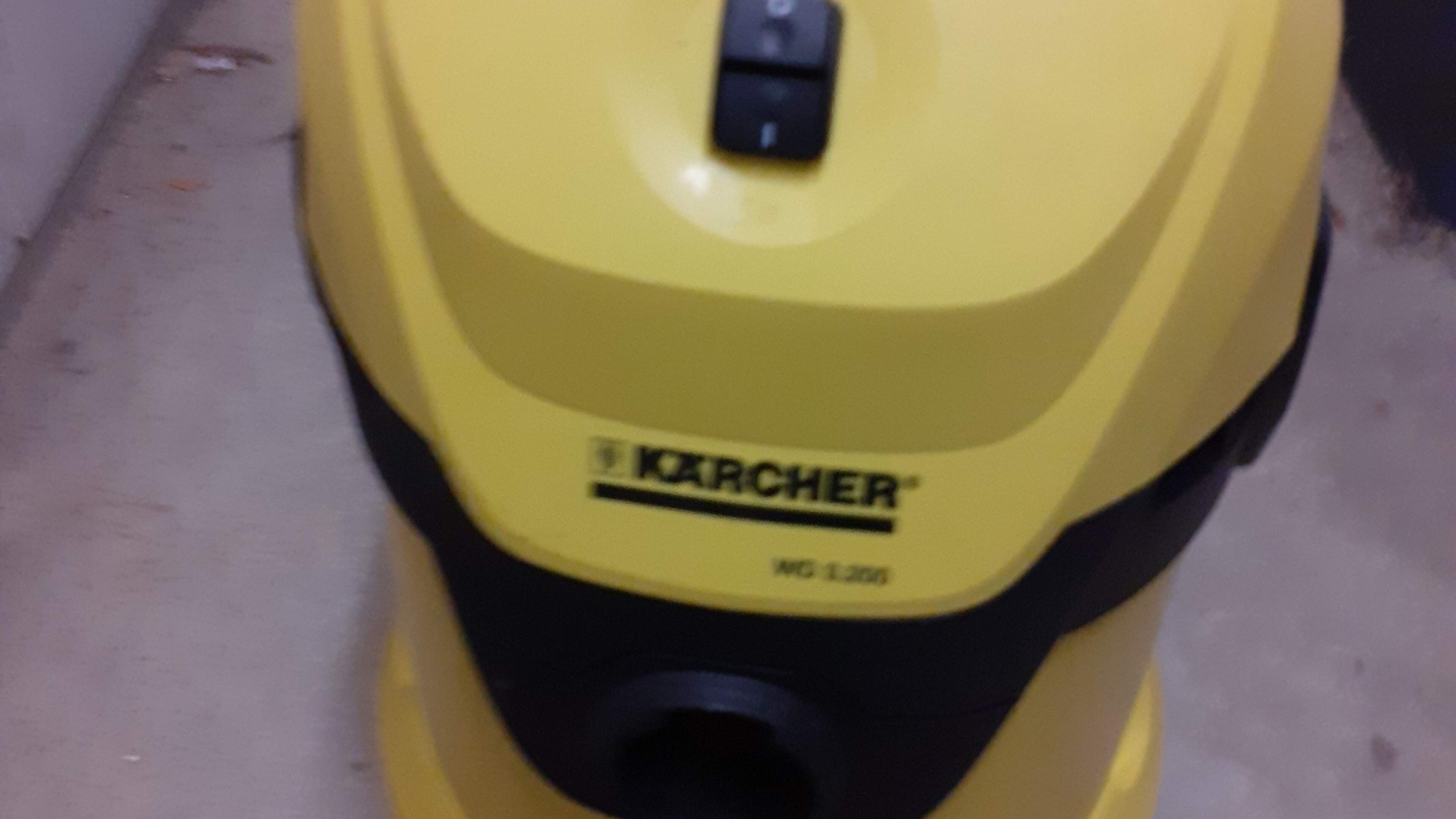 Snuffelmug thrift store staff rescue Yvonne's wet vacuum cleaner