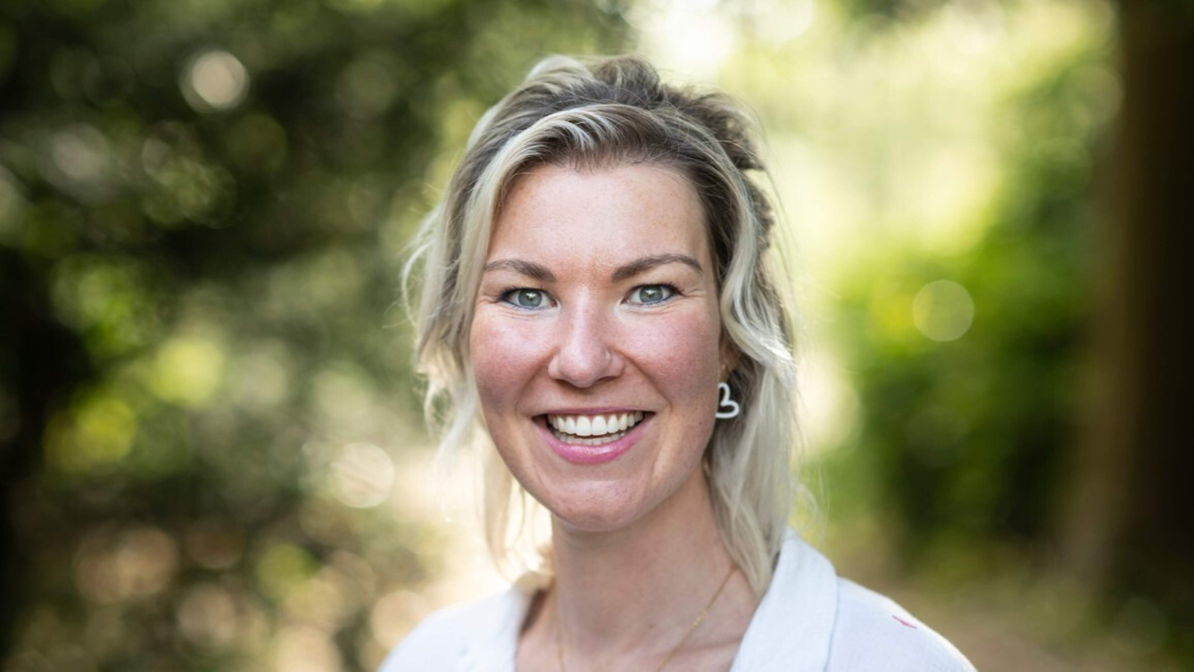 Boer Roel vindt twee dames leuk, en Sandra zit daar niet bij