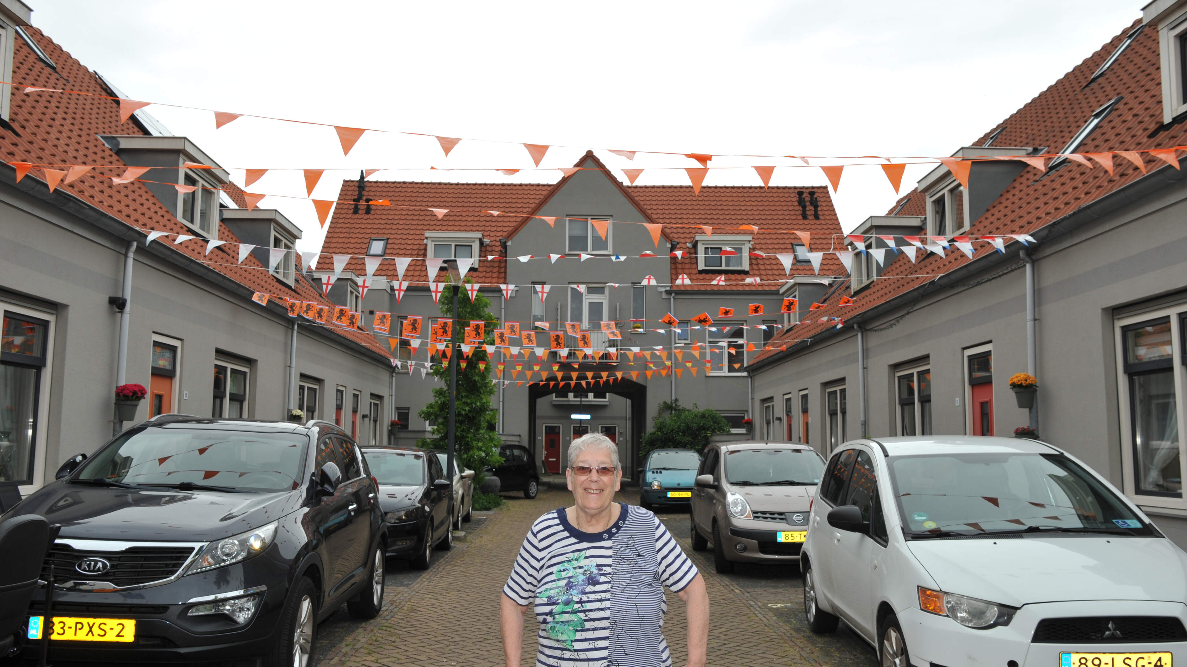 Flags from the Netherlands to Turkey decorate Thomas Wijckstraat in Beverwijk. 'We hope we can cheer'