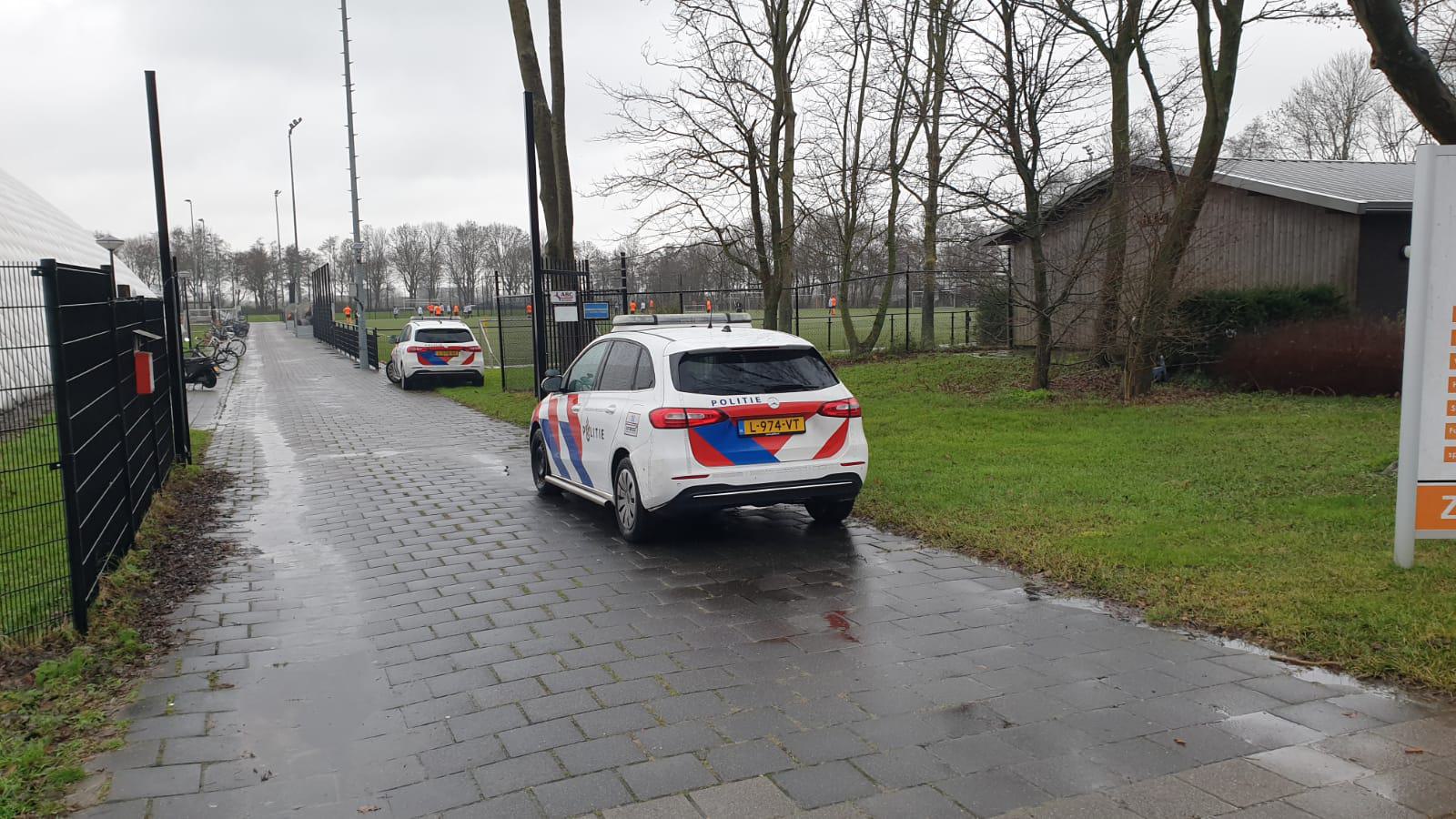 Vechtpartij en aanhouding bij voetbalwedstrijd in Wijdewormer; na botsing tussen keeper en speler sl