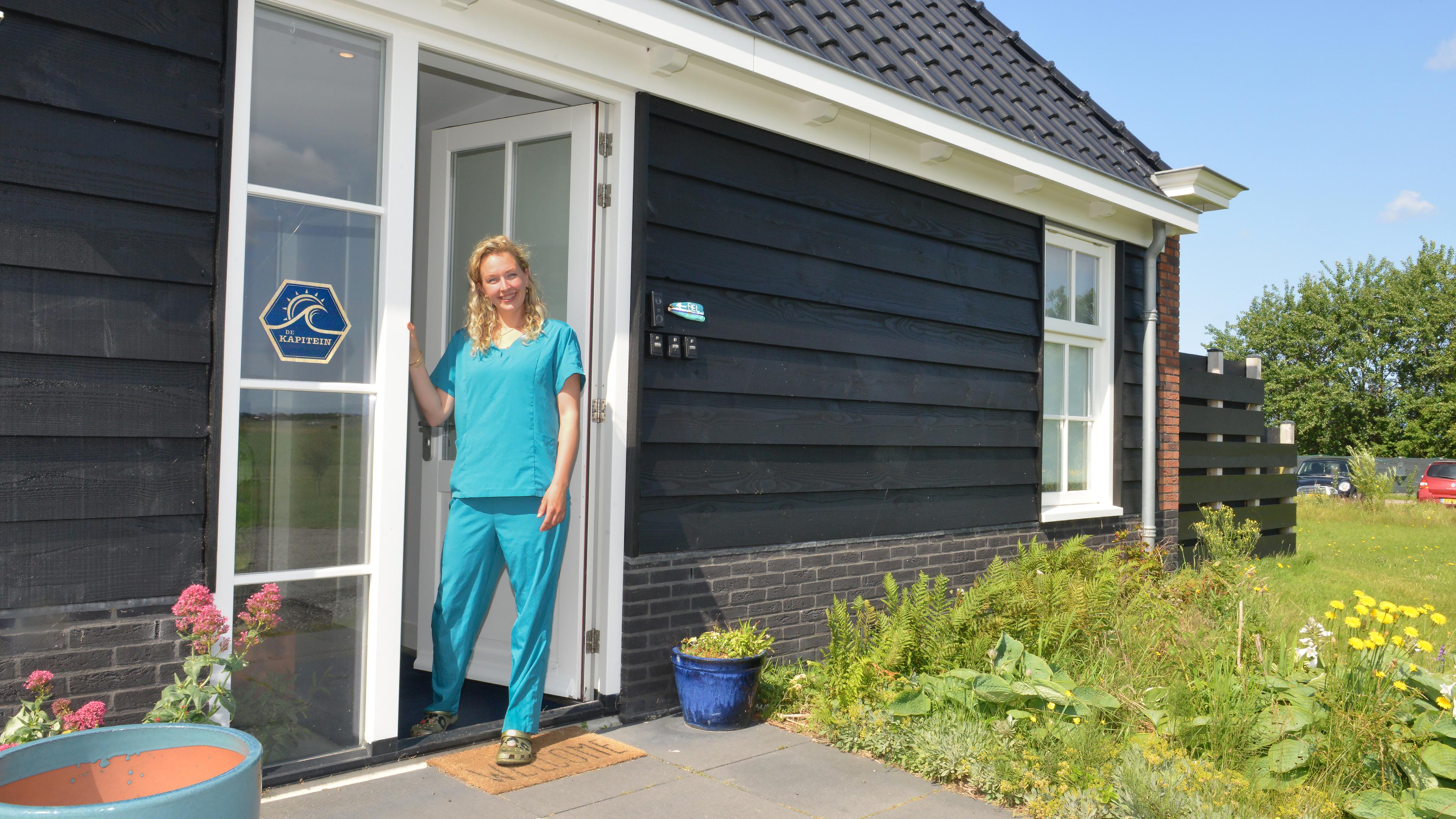 Toch op vakantie als je dagelijks hulp nodig hebt? Melissa biedt vakantiezorg aan op Texel: ’Ik spro