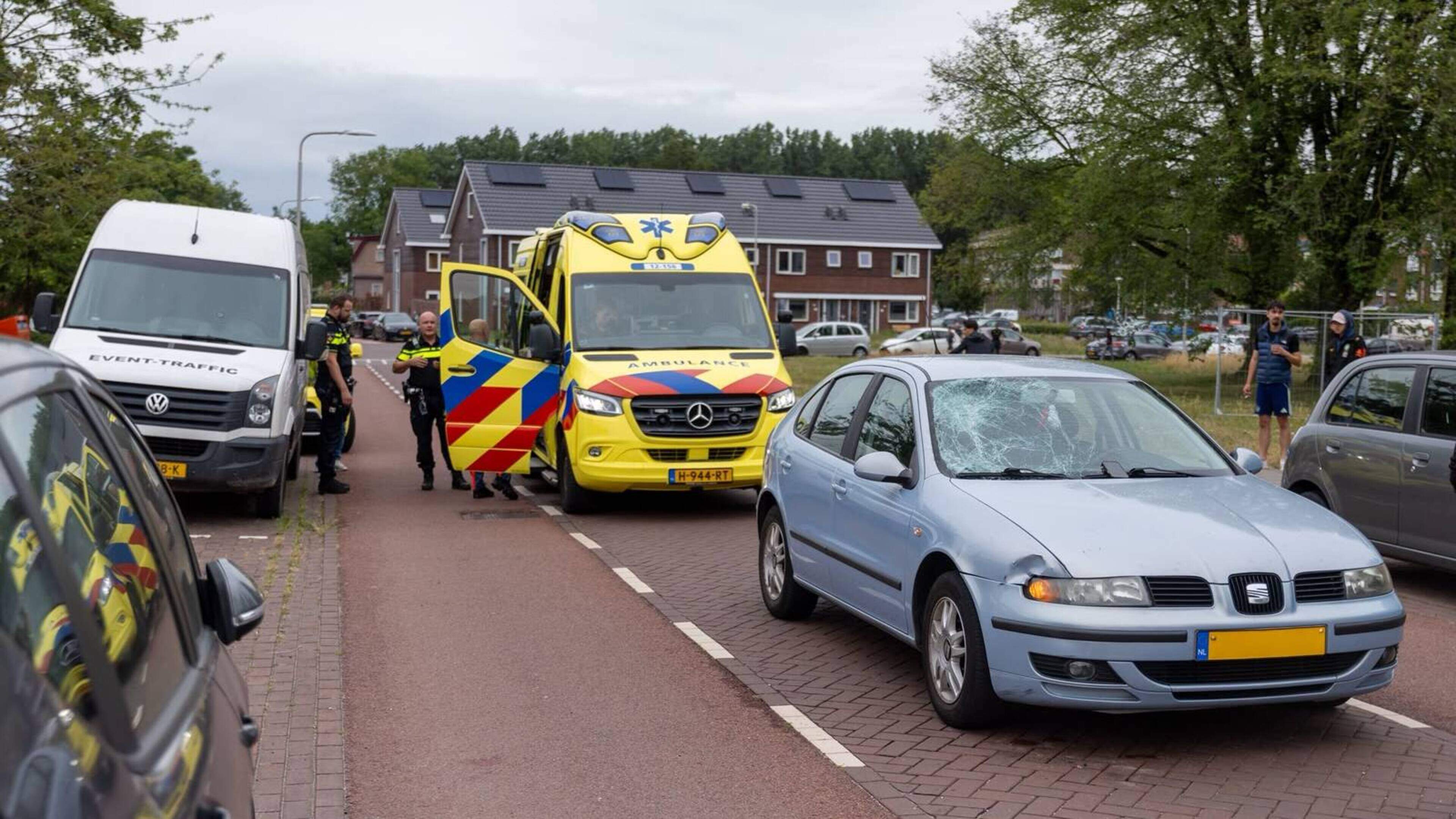 Young man seriously injured after collision in Velsen-Noord