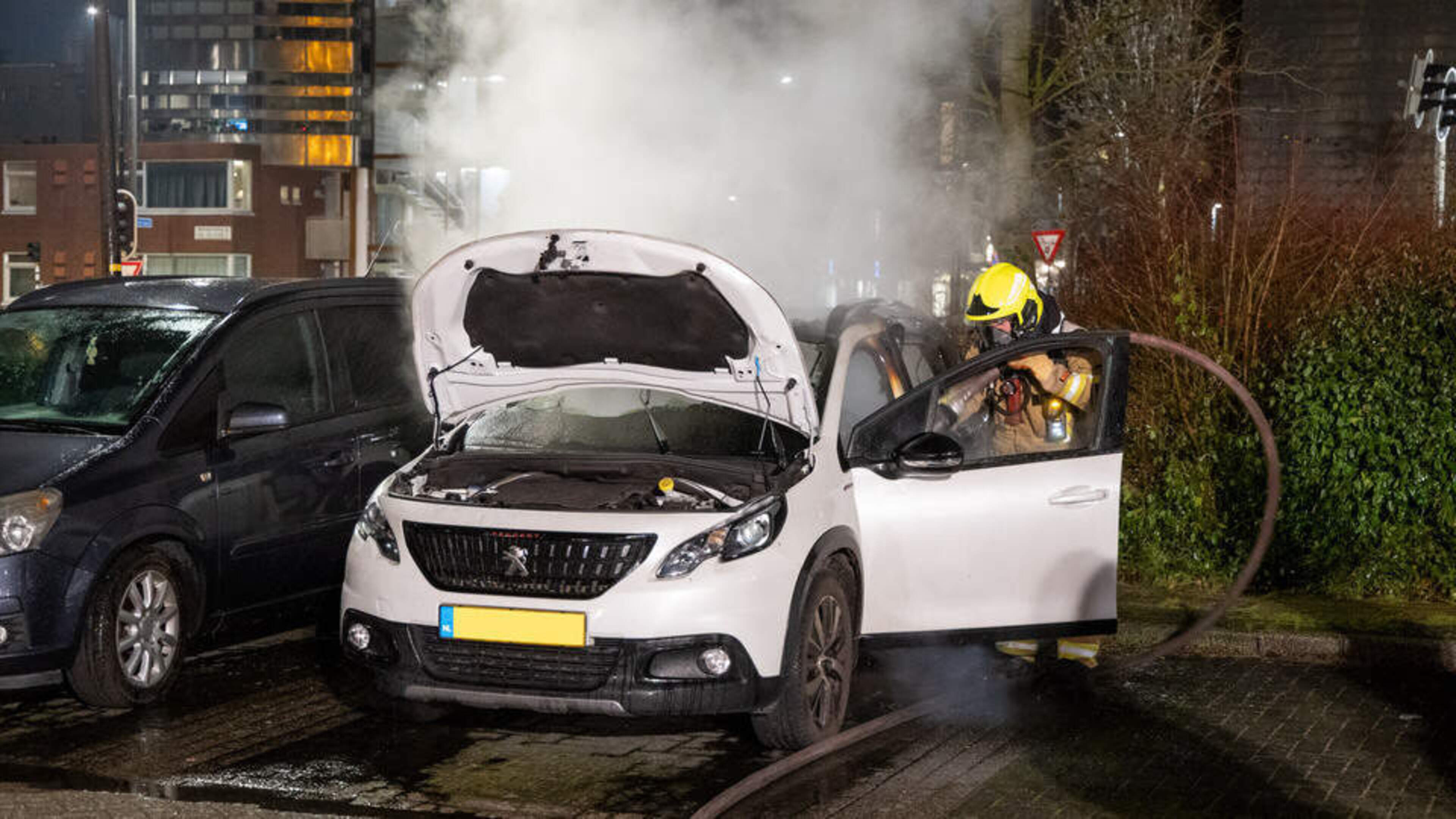 45-year-old from Velsen-Noord threatened parents and set car on fire, prosecutors say: 'Cough up the money or else blood'