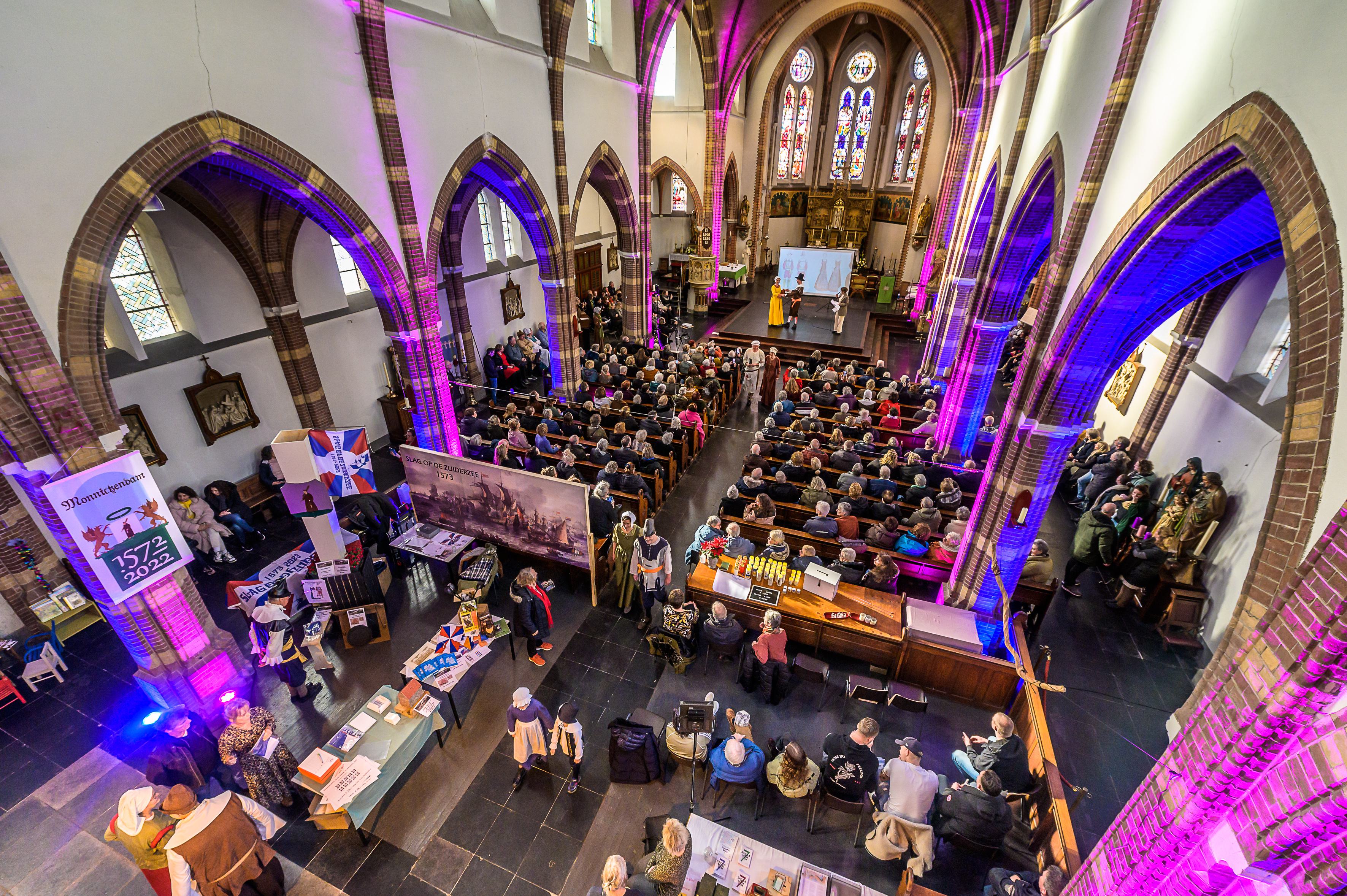 Katholieke kerk in Monnickendam viert 125-jarig bestaan