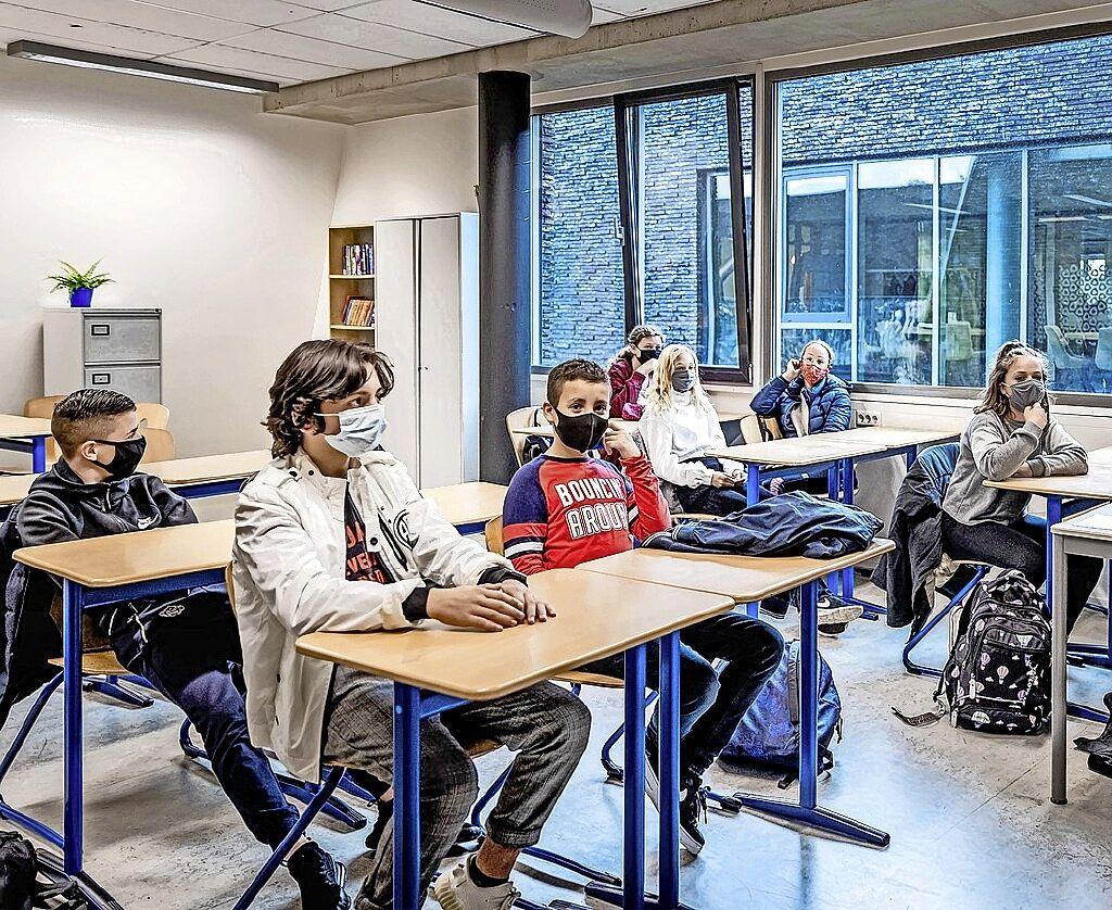 Middelbare scholen vanaf volgende week open, avondklok blijft nog