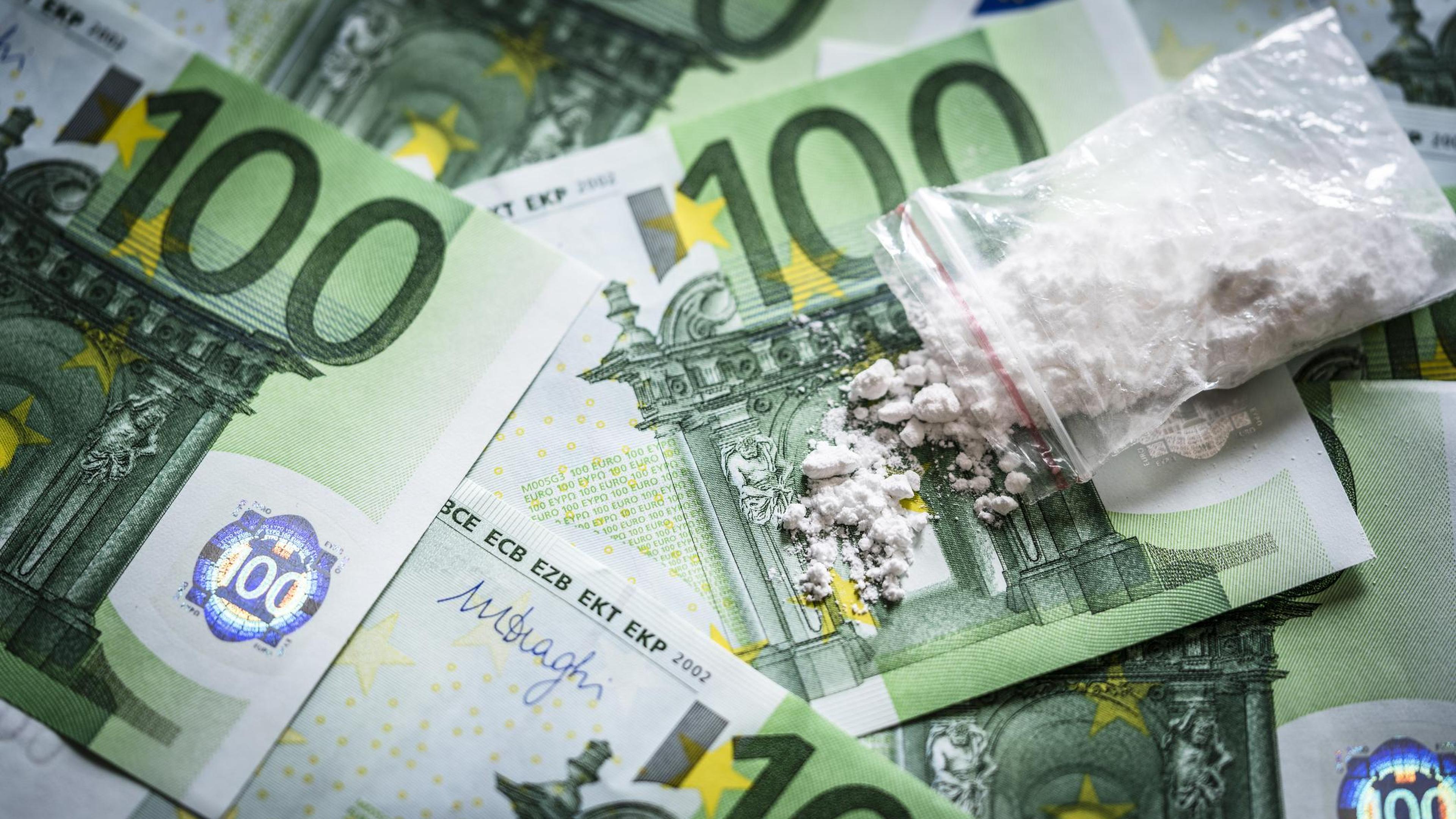 Zaandammer (57) bouwde op grote schaal auto’s om voor drugstransport. Heroïne en cocaïne in verborge